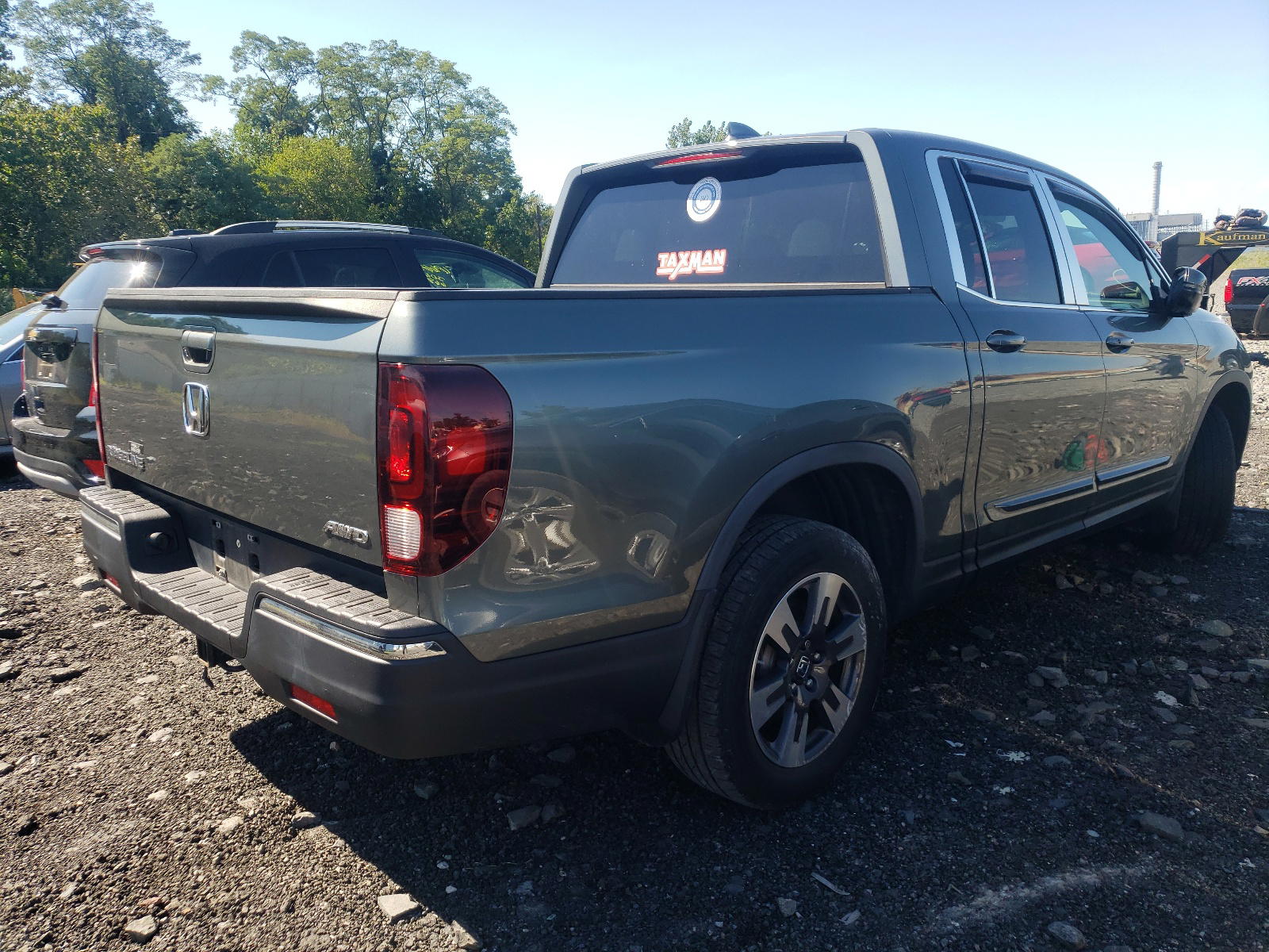 Photo 4 from auction – 2017 HONDA RIDGELINE with VIN 5FPYK3F56HB008173