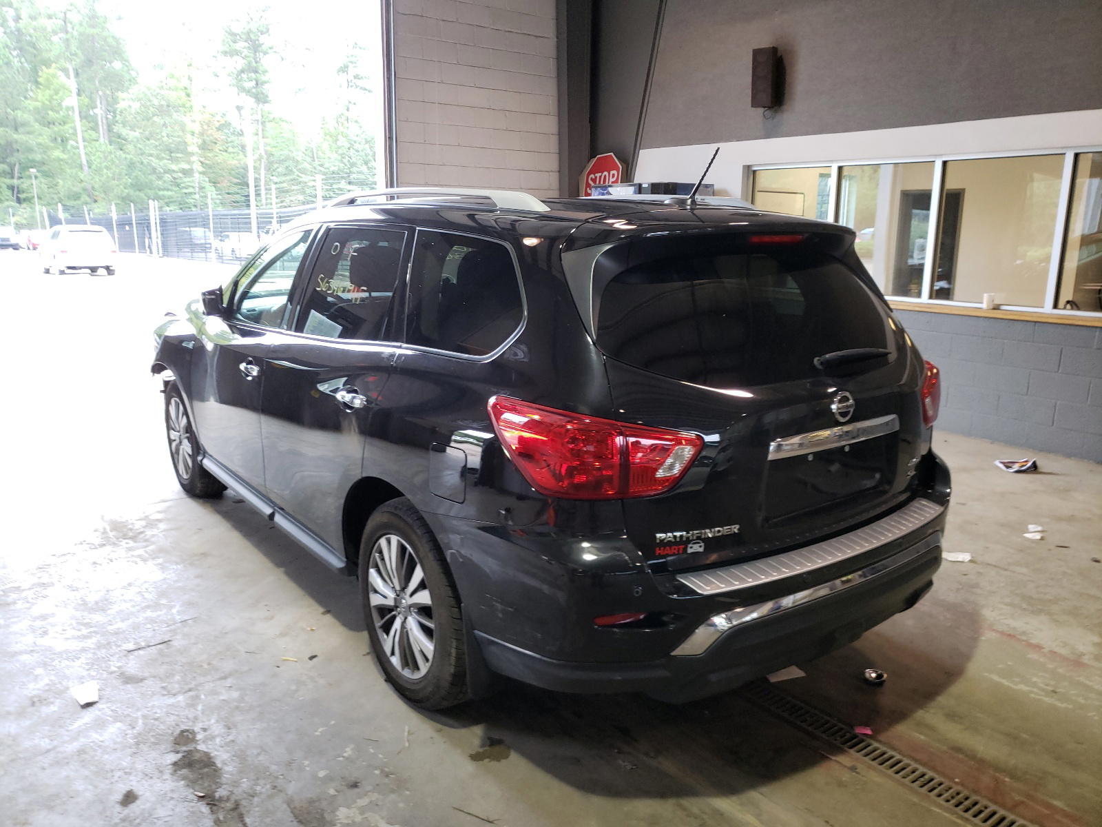 Photo 3 from auction – 2018 NISSAN PATHFINDER with VIN 5N1DR2MMXJC619085