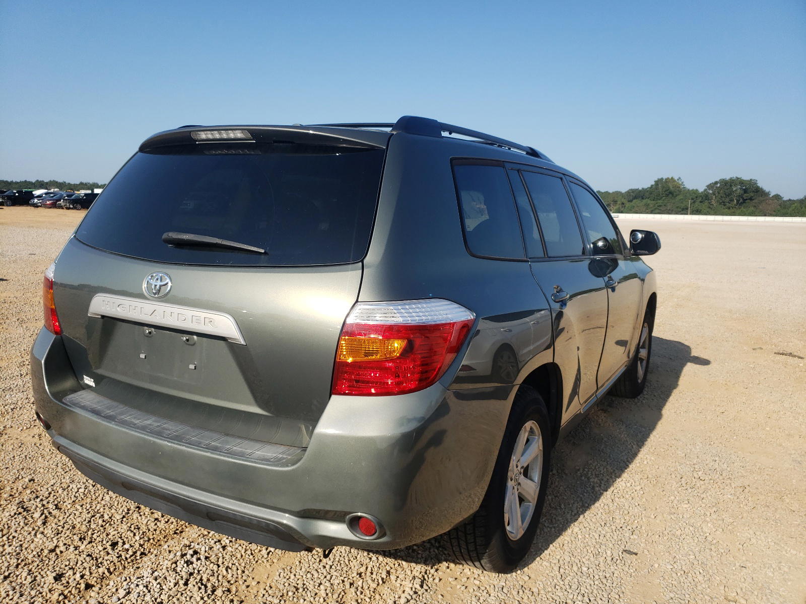 Photo 4 from auction – 2010 TOYOTA HIGHLANDER with VIN 5TDZK3EH2AS007063