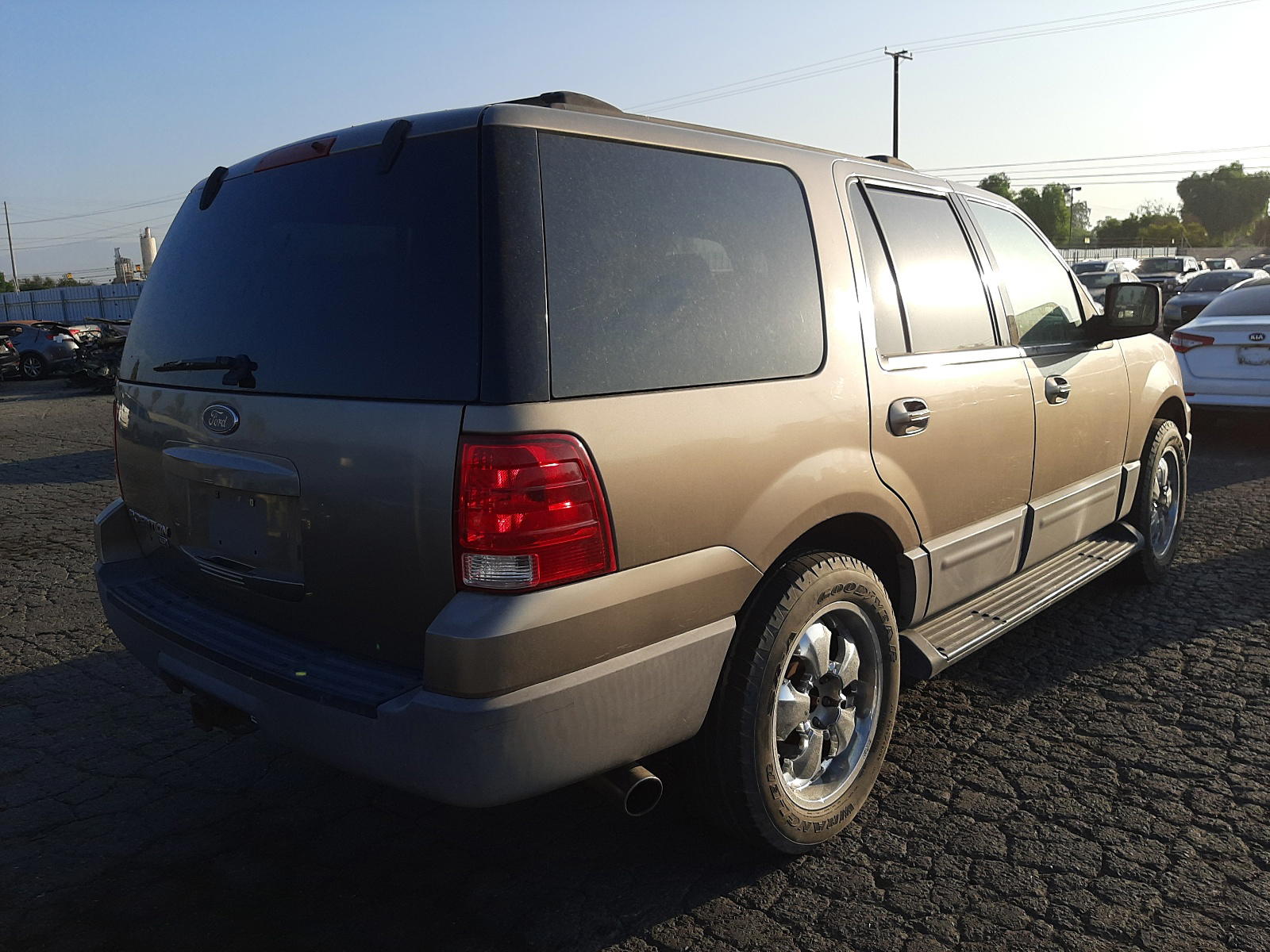 Photo 4 from auction – 2003 FORD EXPEDITION with VIN 1FMRU15W23LA87509