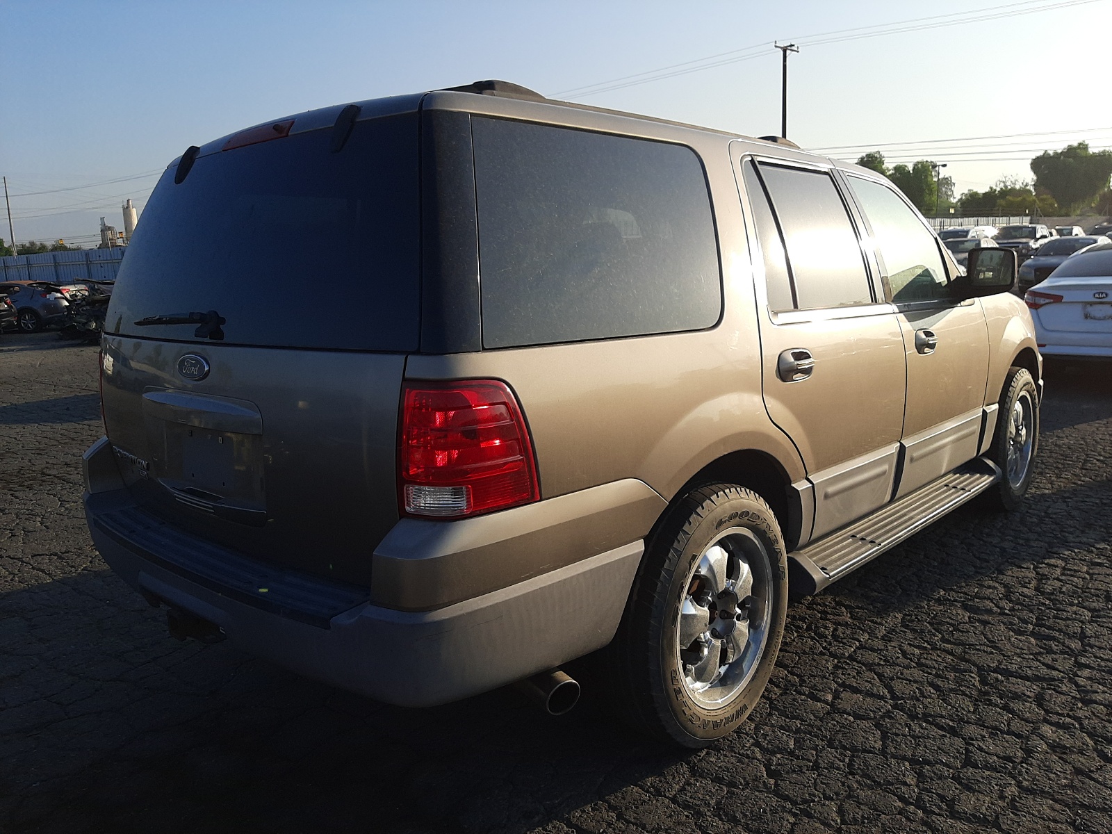 Zdjęcie 4 z aukcji – 2003 FORD EXPEDITION z VIN 1FMRU15W23LA87509