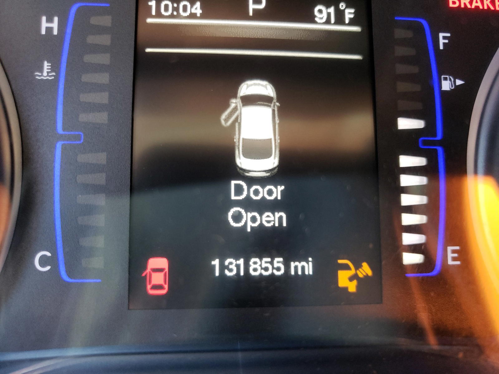 Photo 8 from auction – 2015 CHRYSLER 200 LIMITE with VIN 1C3CCCAB3FN705297