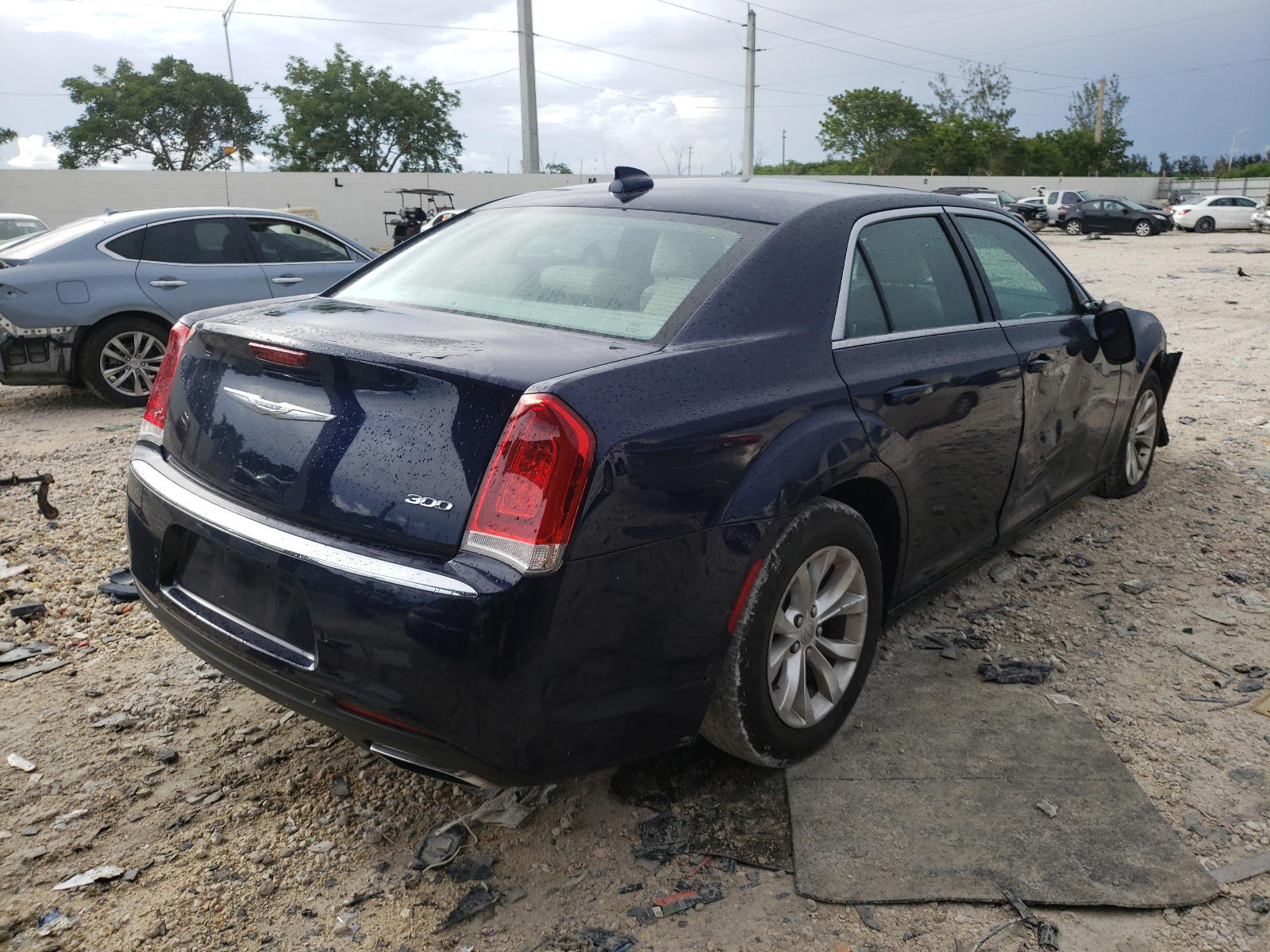 Photo 4 from auction – 2016 CHRYSLER 300 LIMITE with VIN 2C3CCAAG4GH212495