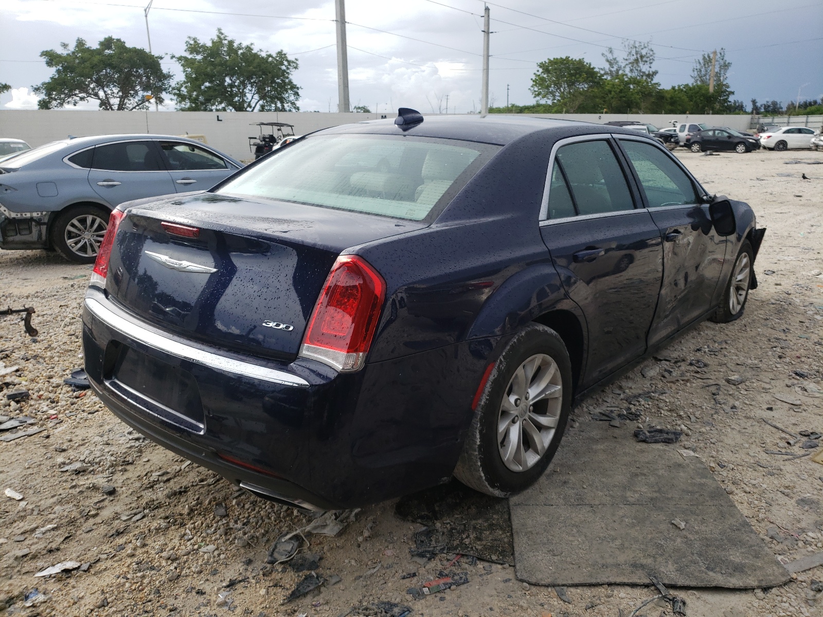 Фото 4 с аукциона – 2016 CHRYSLER 300 LIMITE с VIN 2C3CCAAG4GH212495