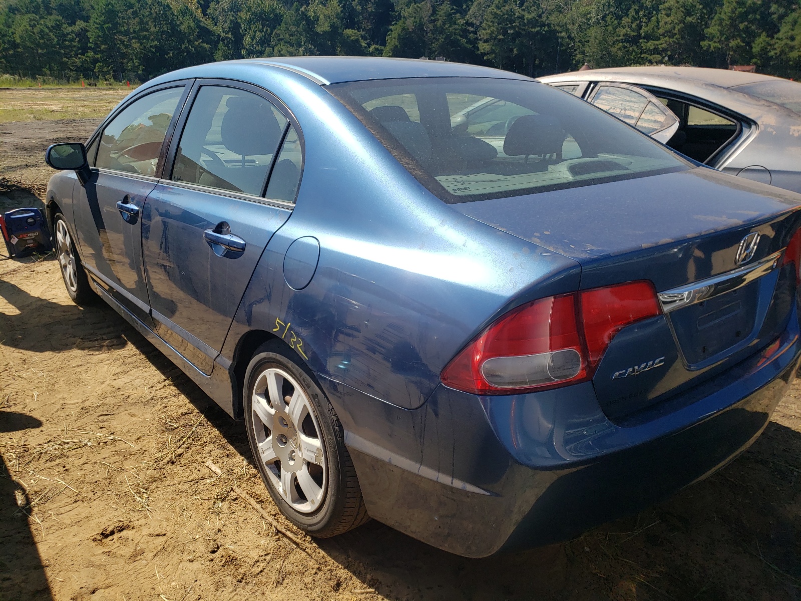 Photo 3 from auction – 2011 HONDA CIVIC LX with VIN 2HGFA1F55BH530027