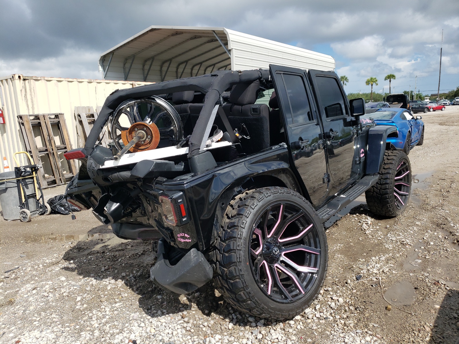 Photo 4 from auction – 2017 JEEP WRANGLER U with VIN 1C4BJWDG4HL693407