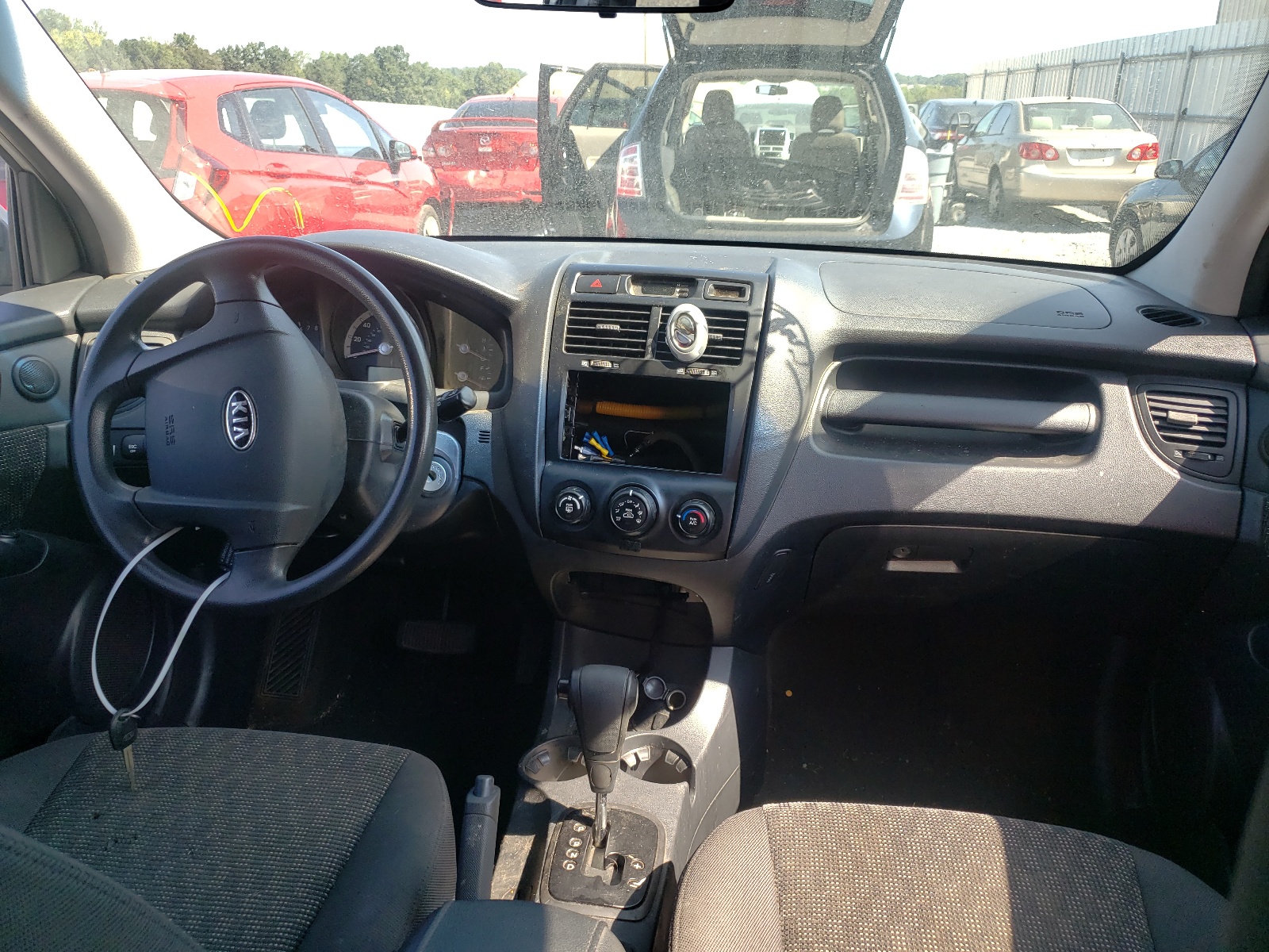 Photo 9 from auction – 2007 KIA SPORTAGE L with VIN KNDJF724977448637
