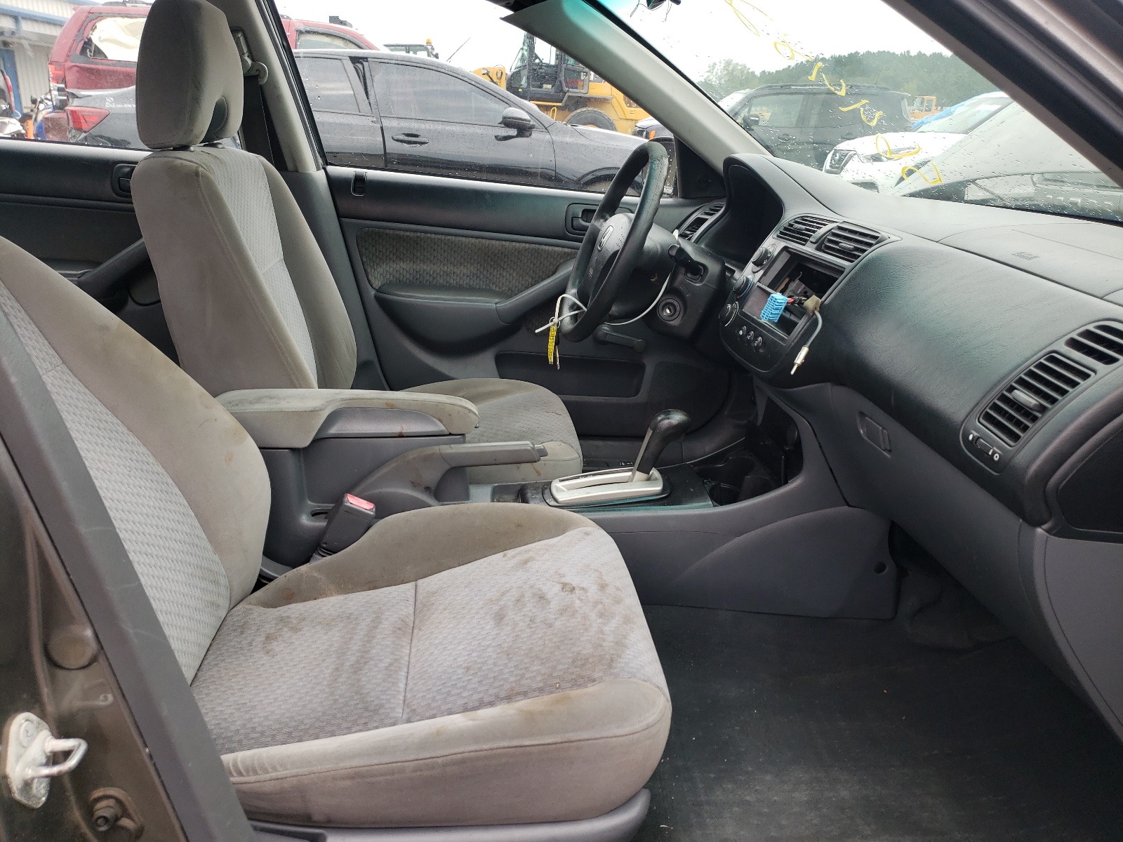 Photo 5 from auction – 2005 HONDA CIVIC DX V with VIN 2HGES16355H632925