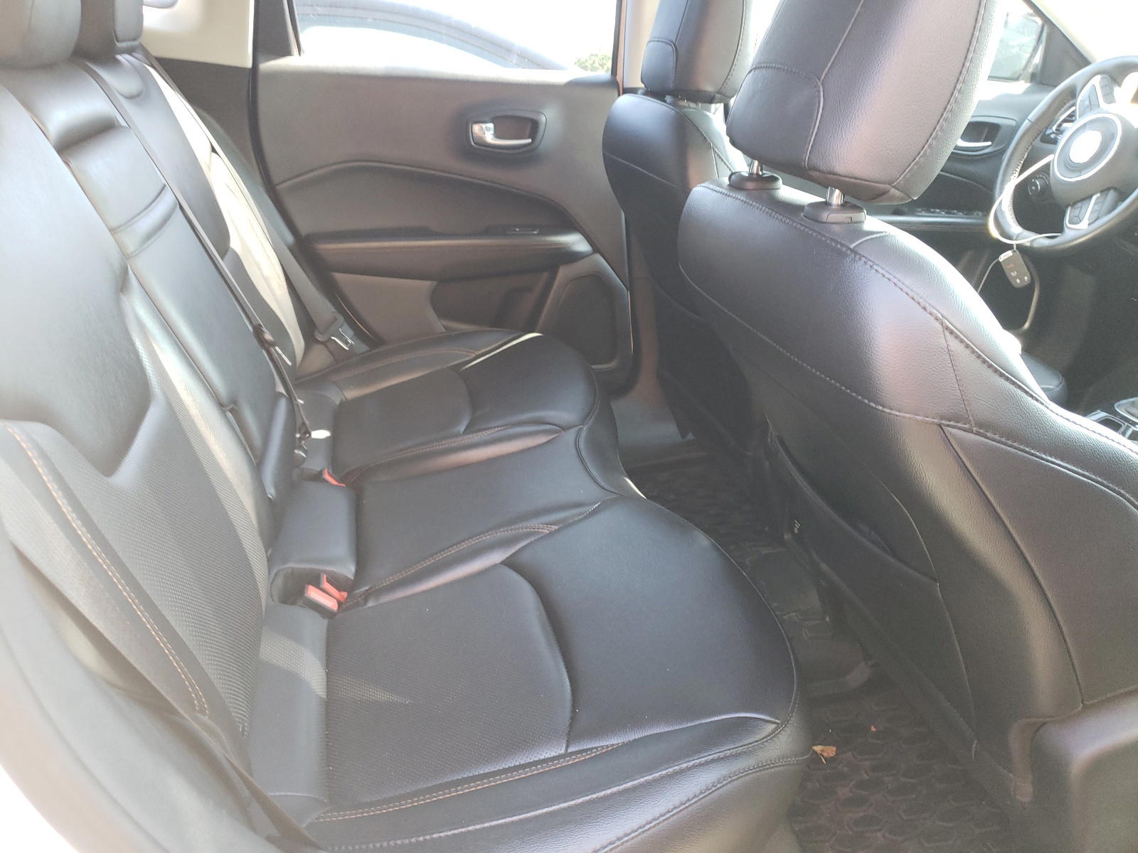 Photo 6 from auction – 2019 JEEP COMPASS LI with VIN 3C4NJDCB7KT639375