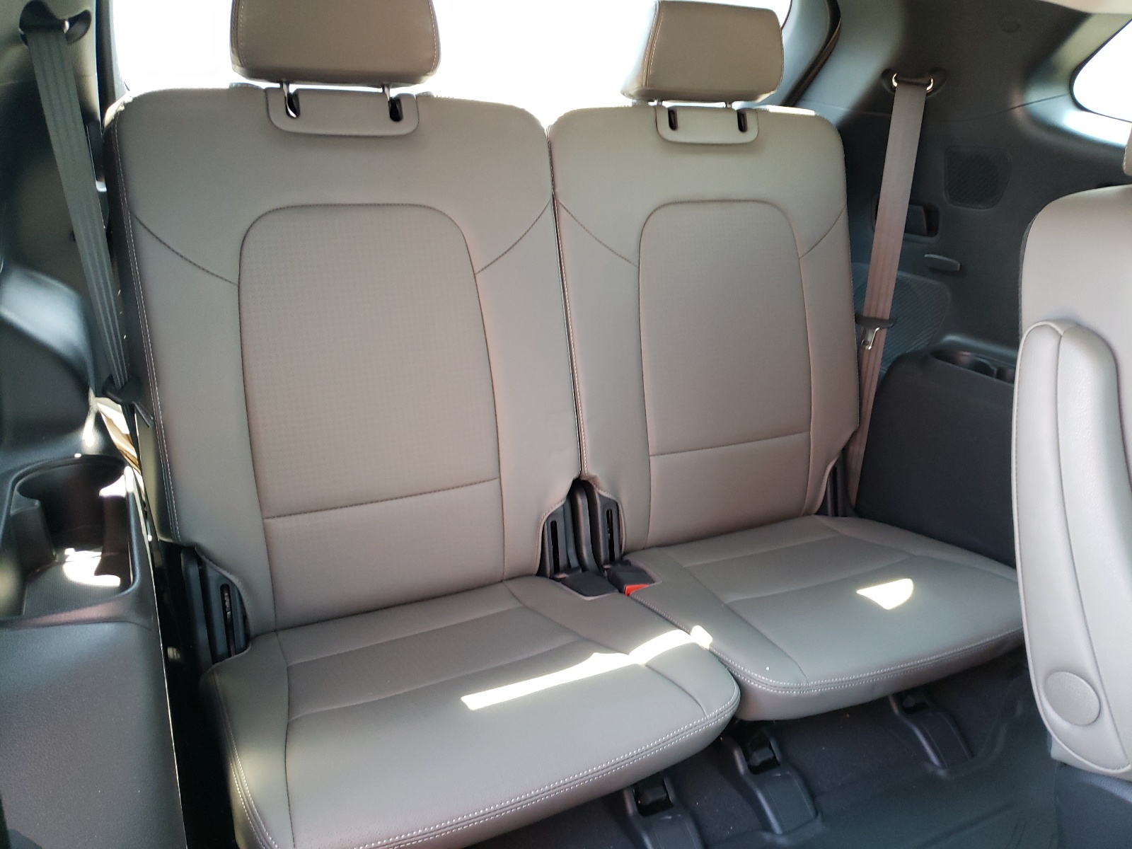 Photo 9 from auction – 2014 HYUNDAI SANTA FE G with VIN KM8SRDHF3EU047212
