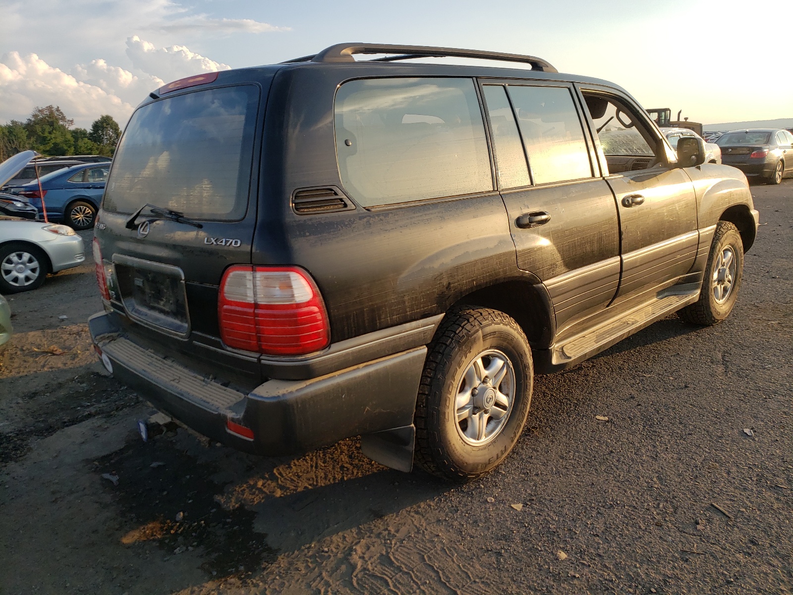 Photo 4 from auction – 1999 LEXUS LX 470 with VIN JT6HT00W4X0070990