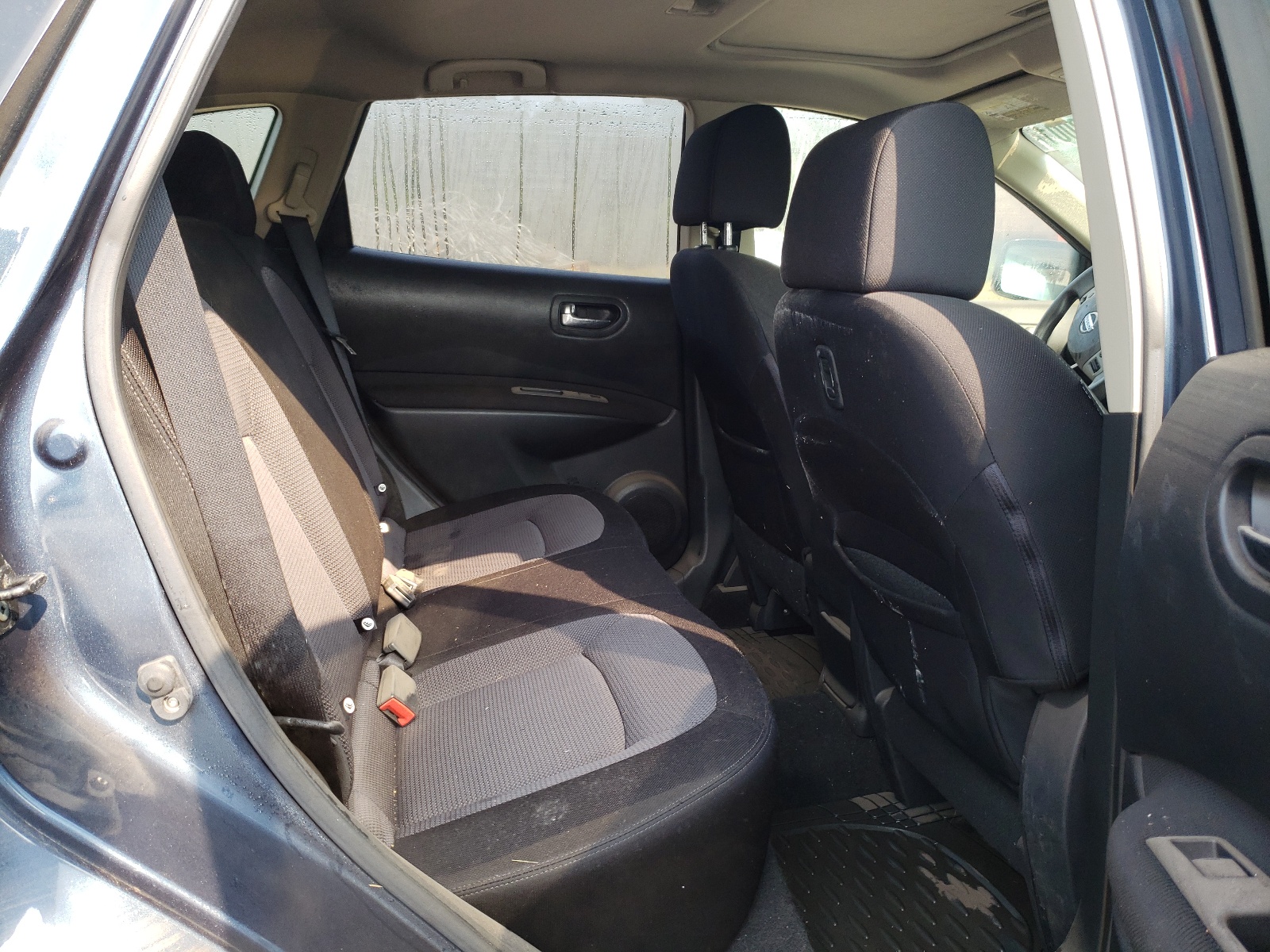 Photo 6 from auction – 2013 NISSAN ROGUE S with VIN JN8AS5MV3DW637585