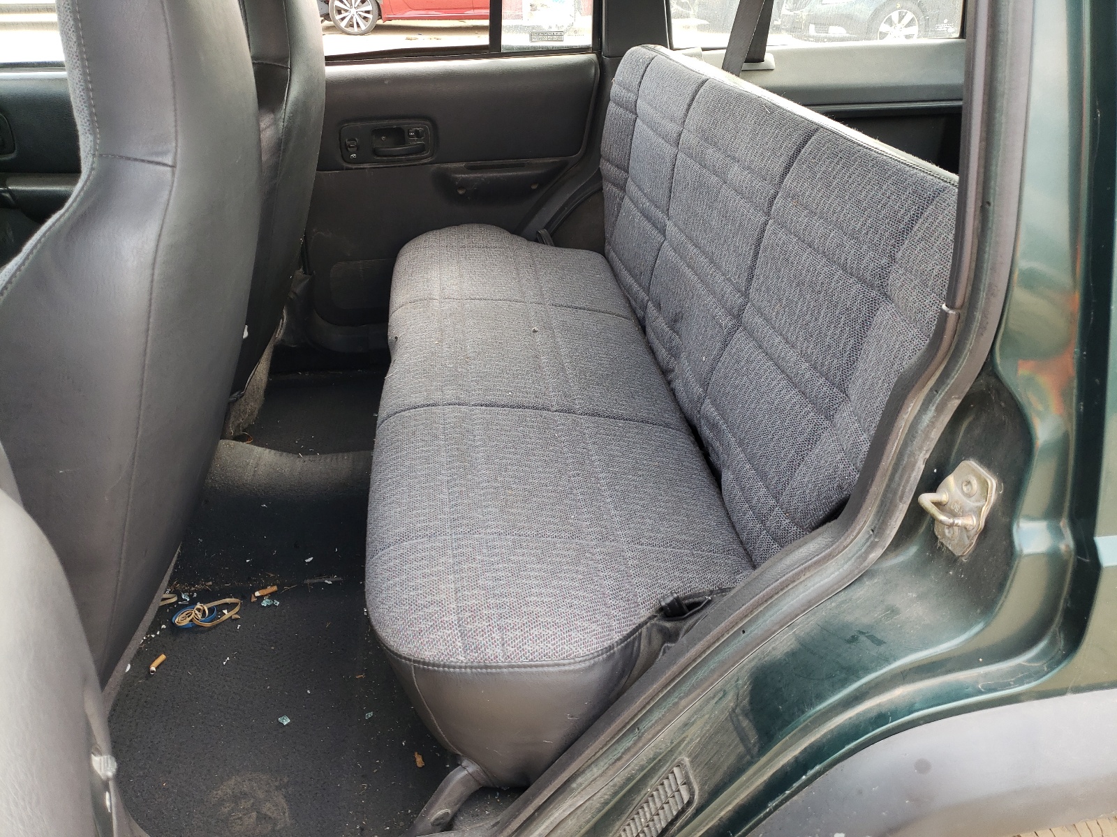 Photo 6 from auction – 1999 JEEP CHEROKEE S with VIN 1J4FN28S8XL609501