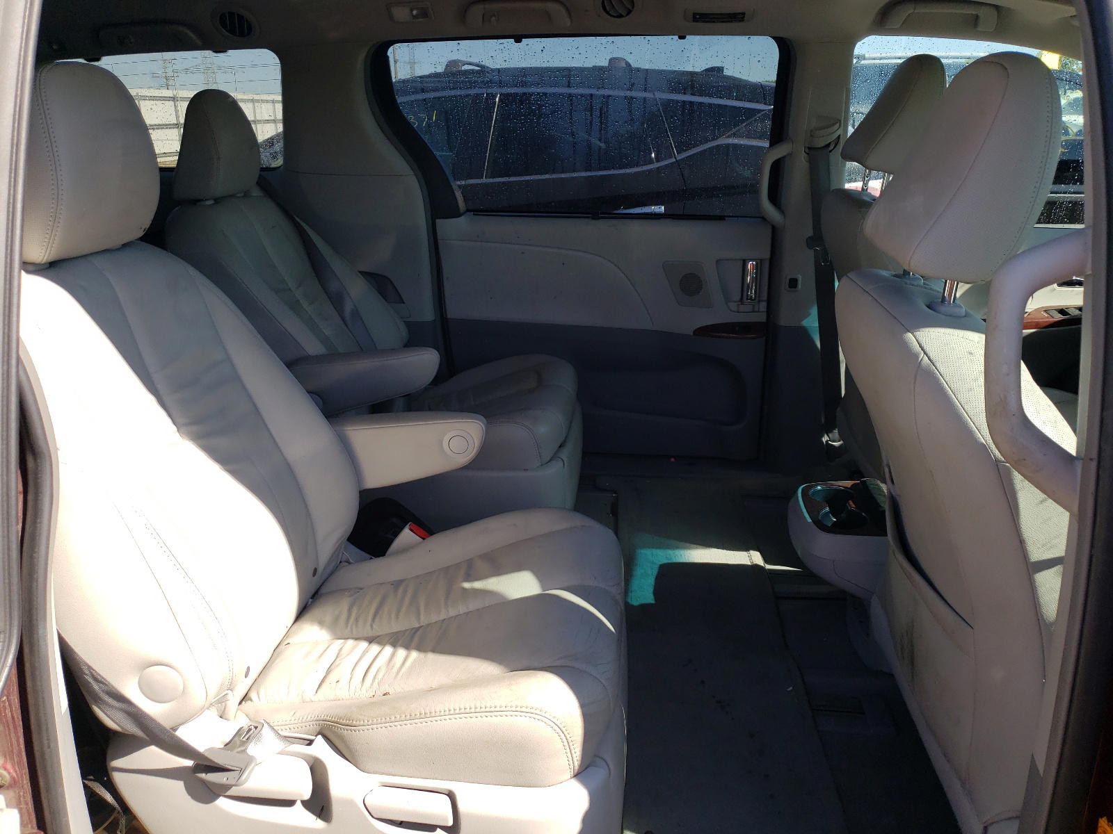 Photo 6 from auction – 2012 TOYOTA SIENNA XLE with VIN 5TDDK3DC0CS033034