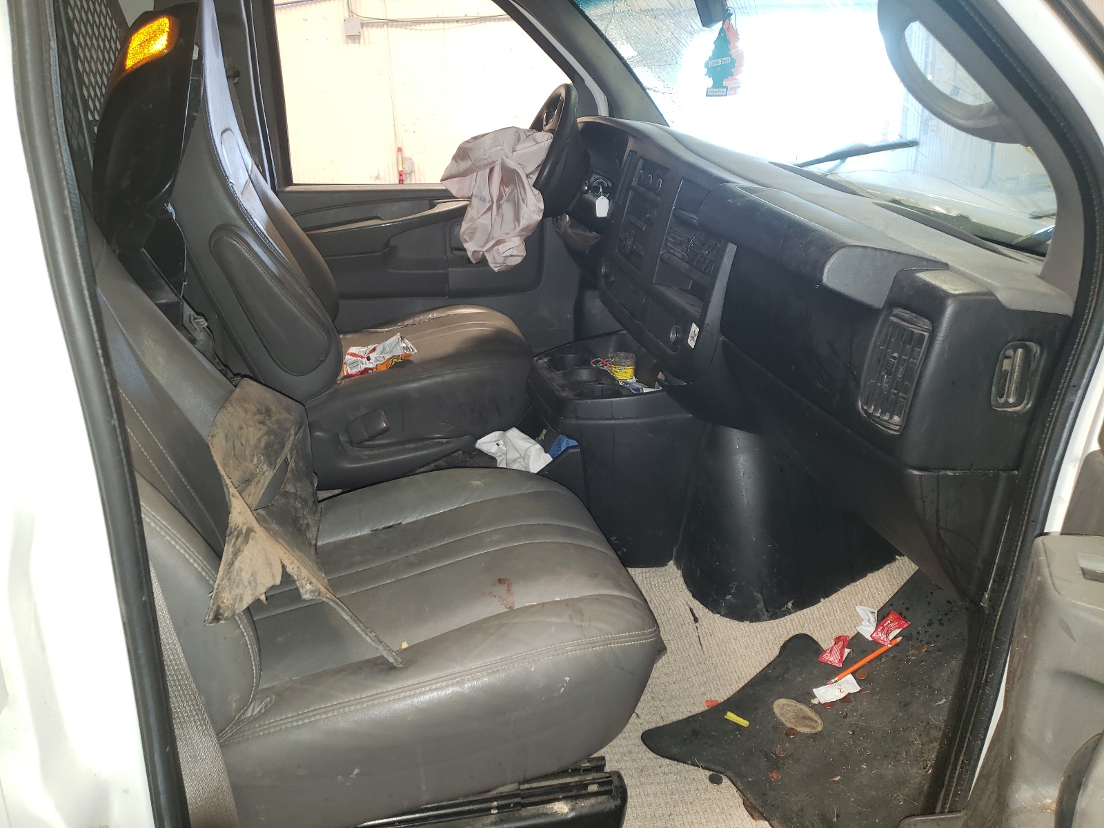 Photo 5 from auction – 2013 CHEVROLET EXPRESS G1 with VIN 1GCSHAF48D1150388