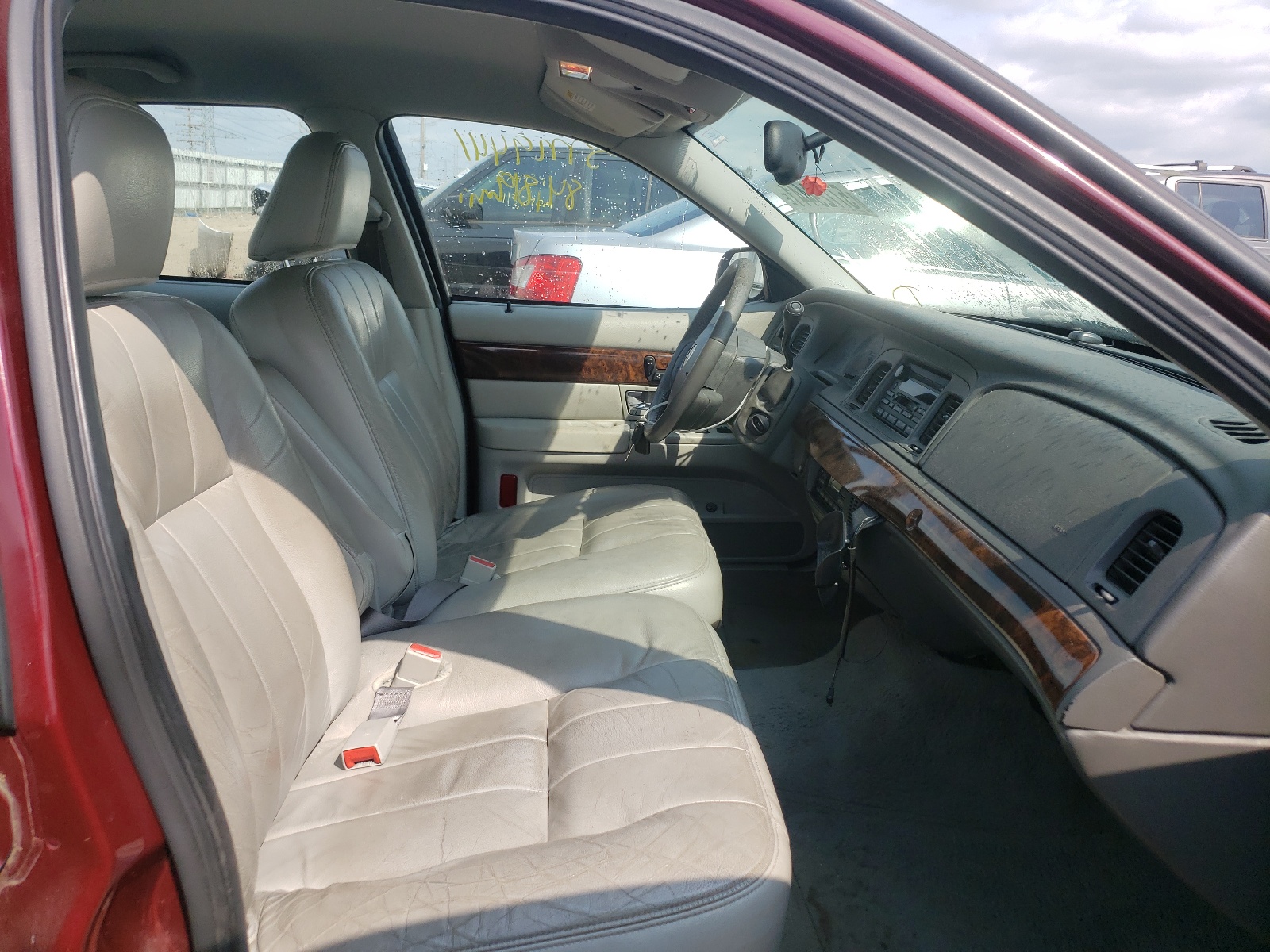 Photo 5 from auction – 2005 MERCURY GRAND MARQ with VIN 2MEFM75W35X609398