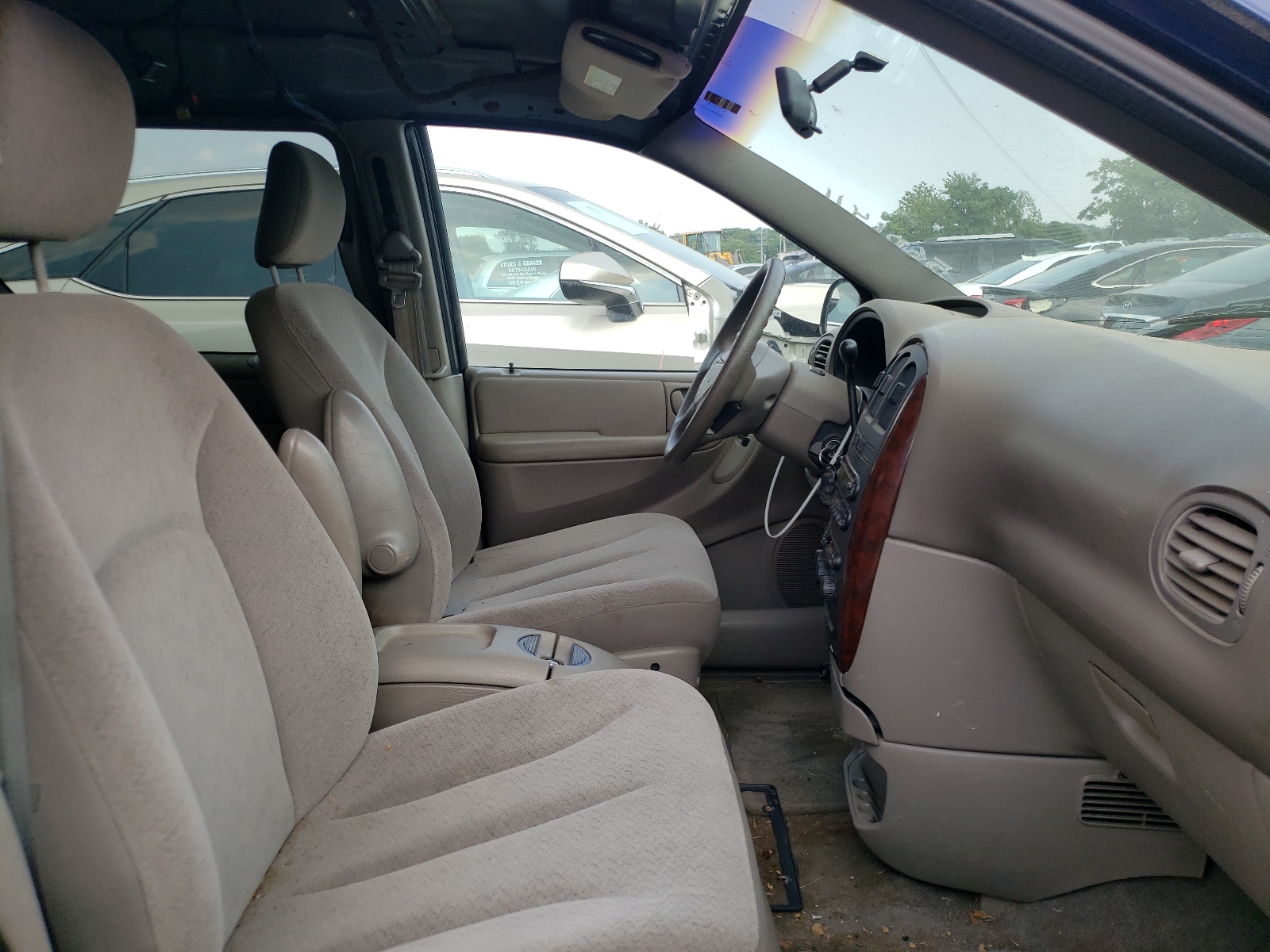صورة رقم 5 من المزاد - 2002 CHRYSLER TOWN & COU مع VIN 2C8GP74L02R708263