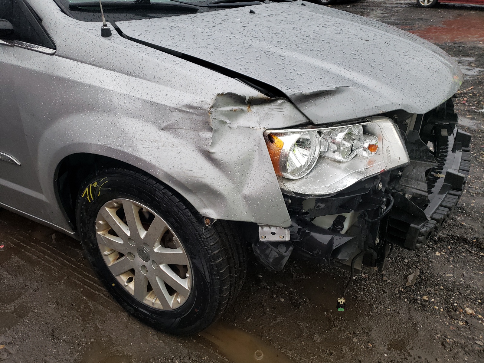 Photo 9 from auction – 2014 CHRYSLER TOWN & COU with VIN 2C4RC1BG1ER446413