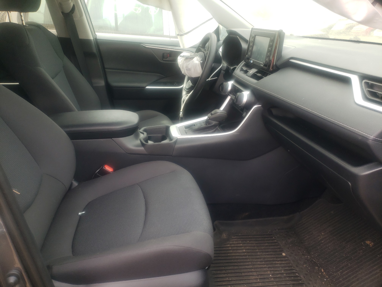 Photo 5 from auction – 2021 TOYOTA RAV4 LE with VIN 2T3F1RFV3MC225207