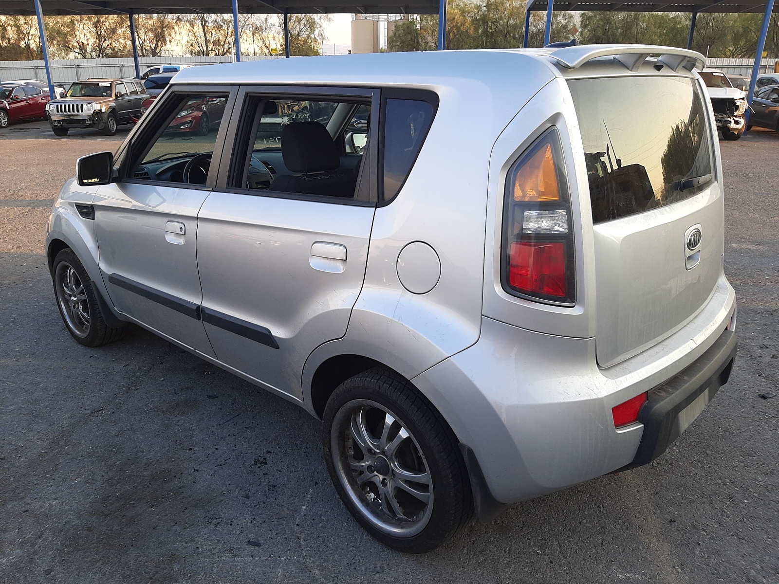 Photo 3 from auction – 2010 KIA SOUL + with VIN KNDJT2A2XA7138743