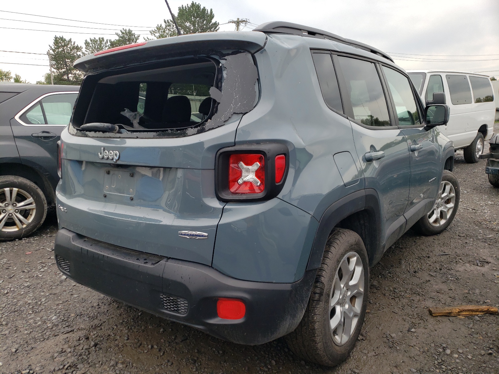 Photo 4 from auction – 2017 JEEP RENEGADE L with VIN ZACCJBBBXHPG13706
