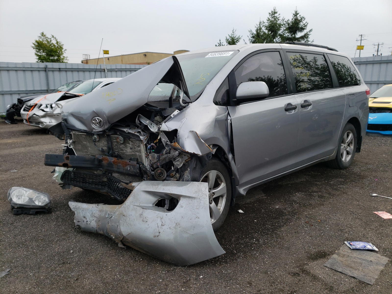 Photo 2 from auction – 2011 TOYOTA SIENNA with VIN 5TDZK3DC8BS023890