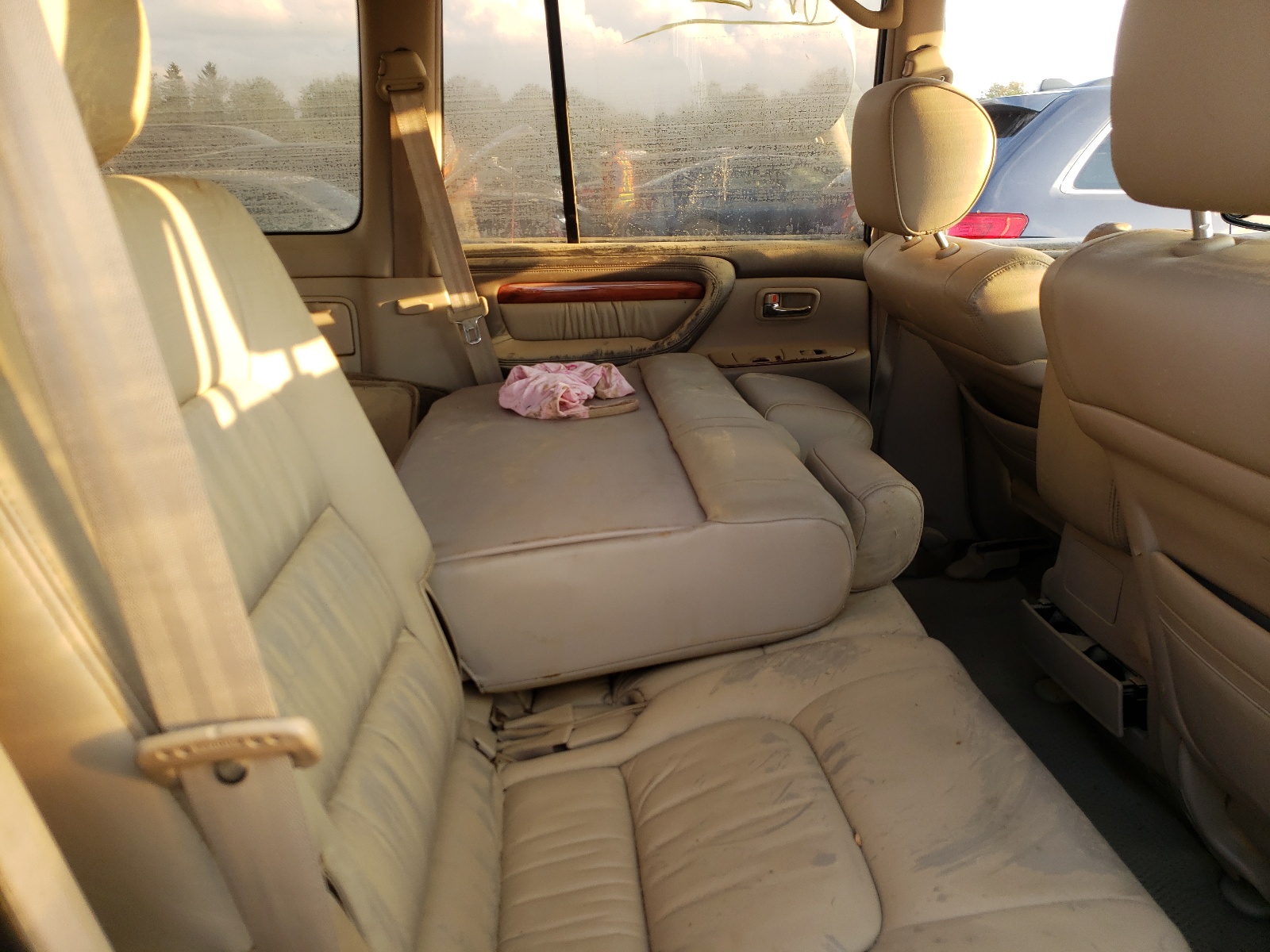 Photo 6 from auction – 1999 LEXUS LX 470 with VIN JT6HT00W4X0070990