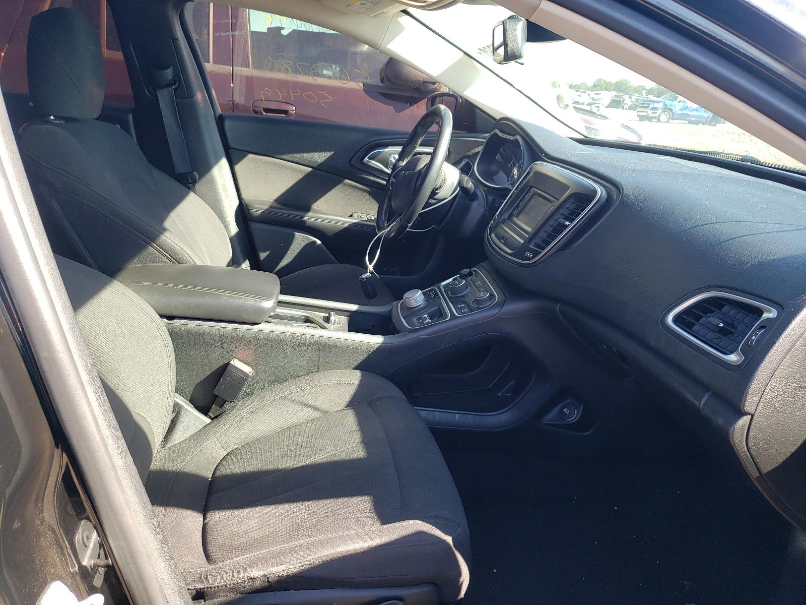 Photo 5 from auction – 2015 CHRYSLER 200 LIMITE with VIN 1C3CCCAB7FN708462