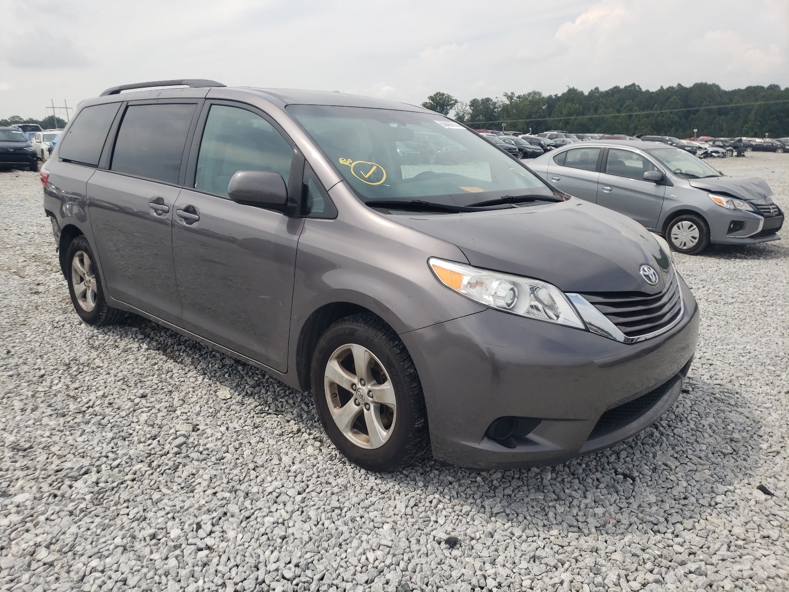 TOYOTA SIENNA LE 2015 with VIN 5TDKK3DC7FS645808 - Photo from auction