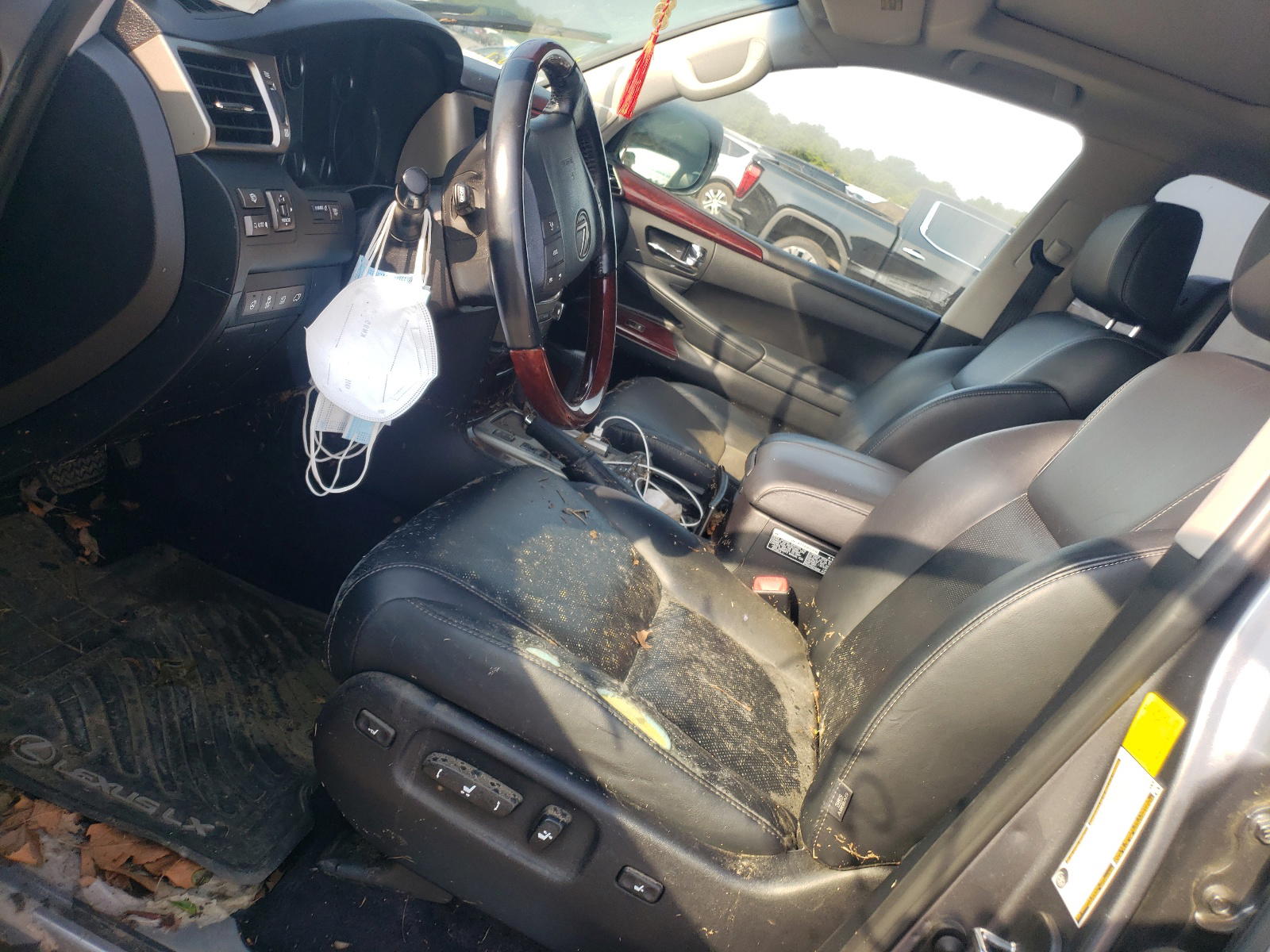 Photo 5 from auction – 2015 LEXUS LX 570 with VIN JTJHY7AX2F4173582