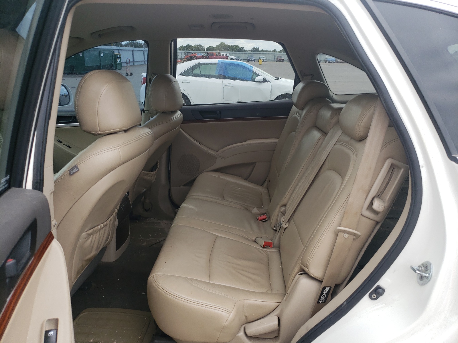 Photo 6 from auction – 2011 HYUNDAI VERACRUZ G with VIN KM8NU4CC3BU148982