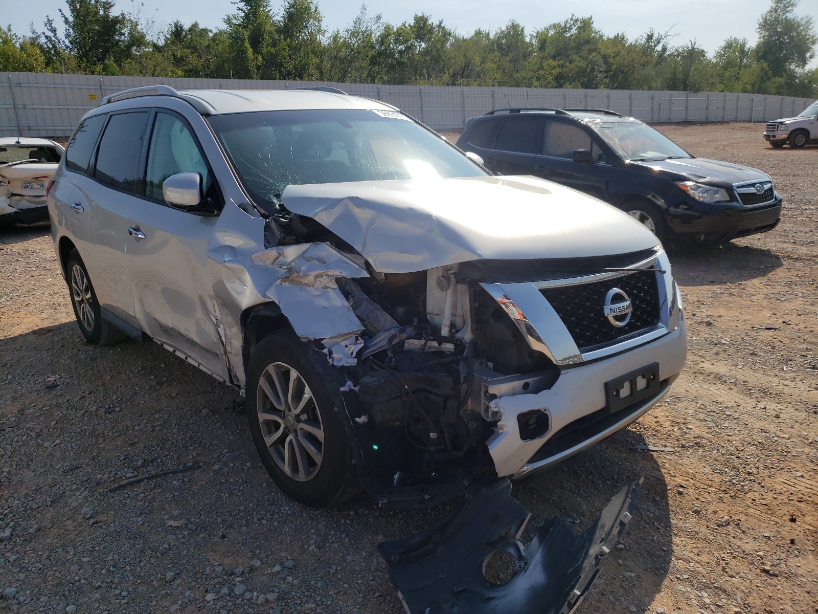 NISSAN PATHFINDER 2016 with VIN 5N1AR2MN5GC614994 - Photo from auction