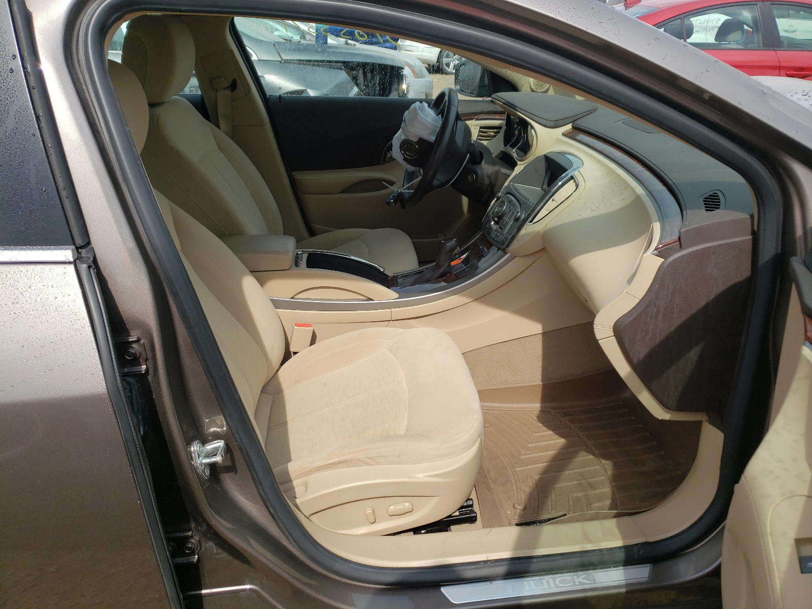 Photo 5 from auction – 2011 BUICK LACROSSE C with VIN 1G4GA5ED4BF228468