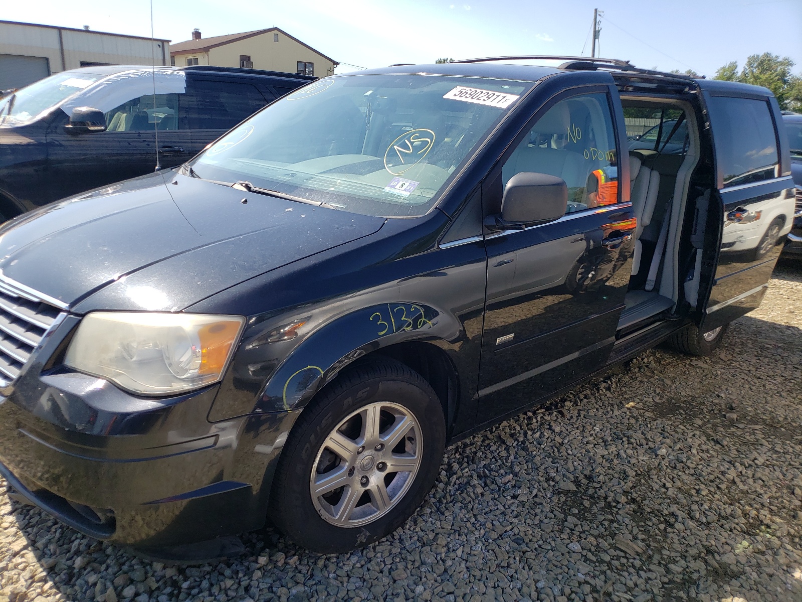Photo 2 from auction – 2008 CHRYSLER TOWN & COU with VIN 2A8HR54P78R843636