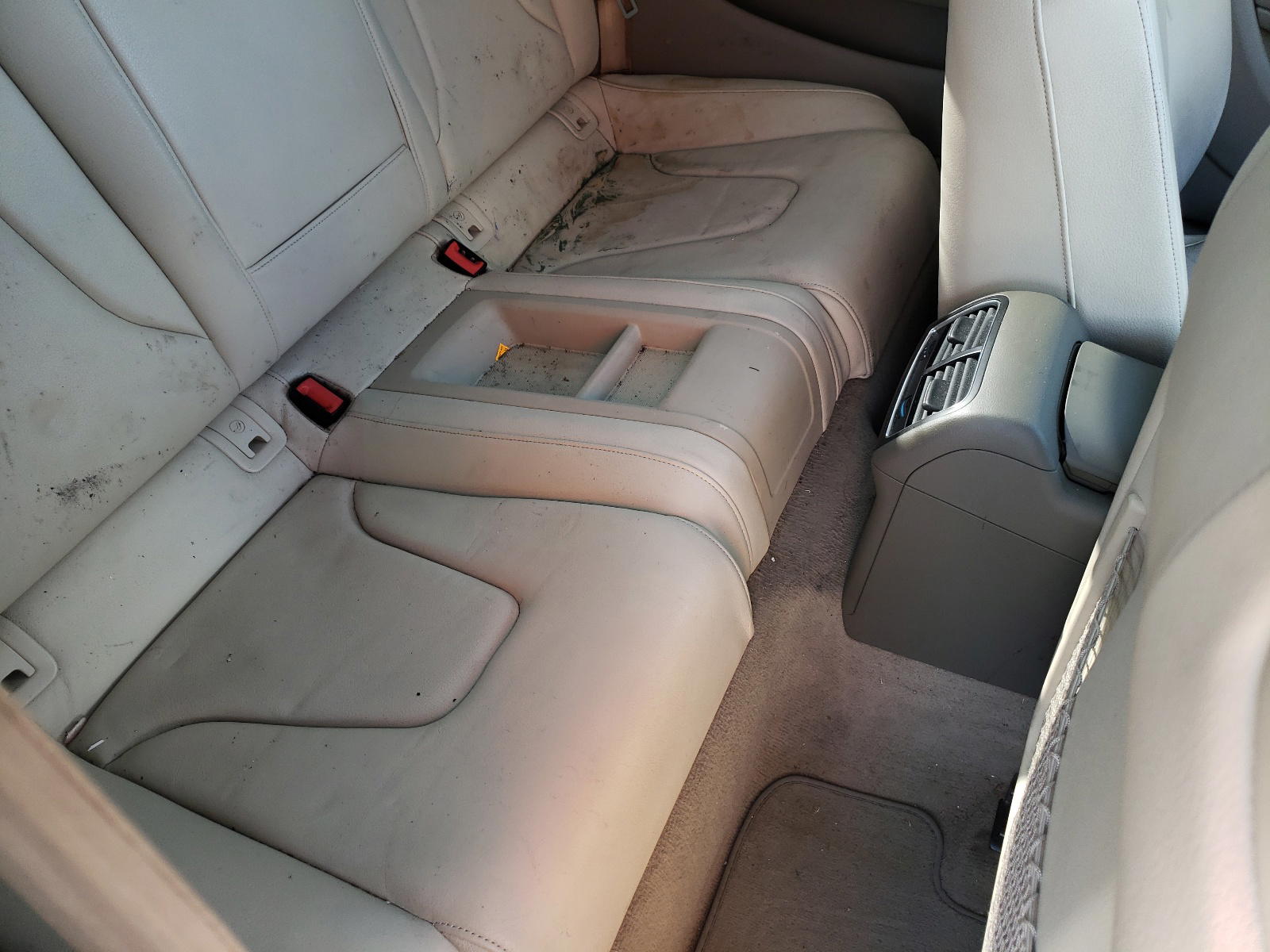 Photo 6 from auction – 2010 AUDI A5 PREMIUM with VIN WAULFAFR7AA075519