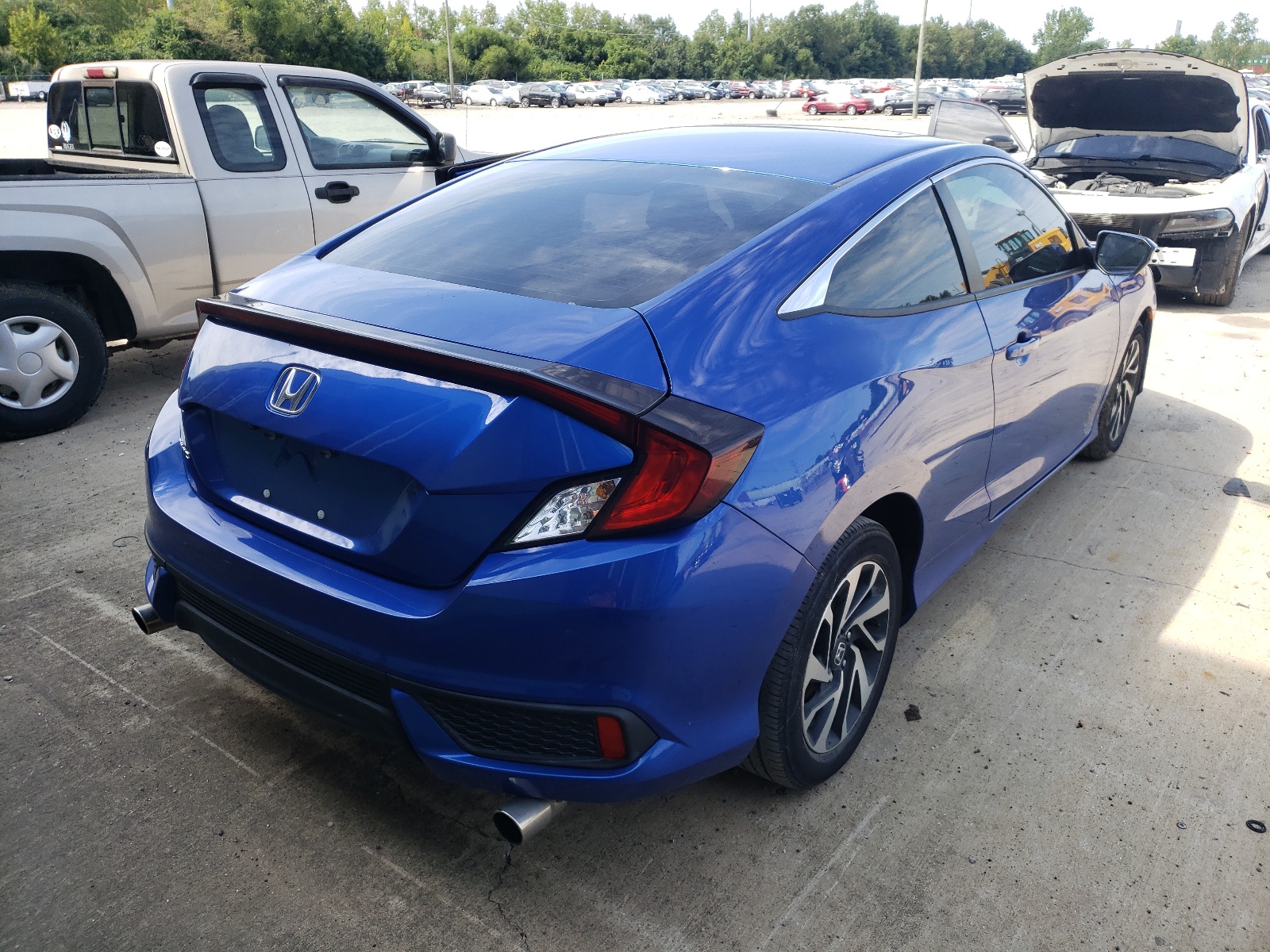 Photo 4 from auction – 2017 HONDA CIVIC LX with VIN 2HGFC4B00HH301401