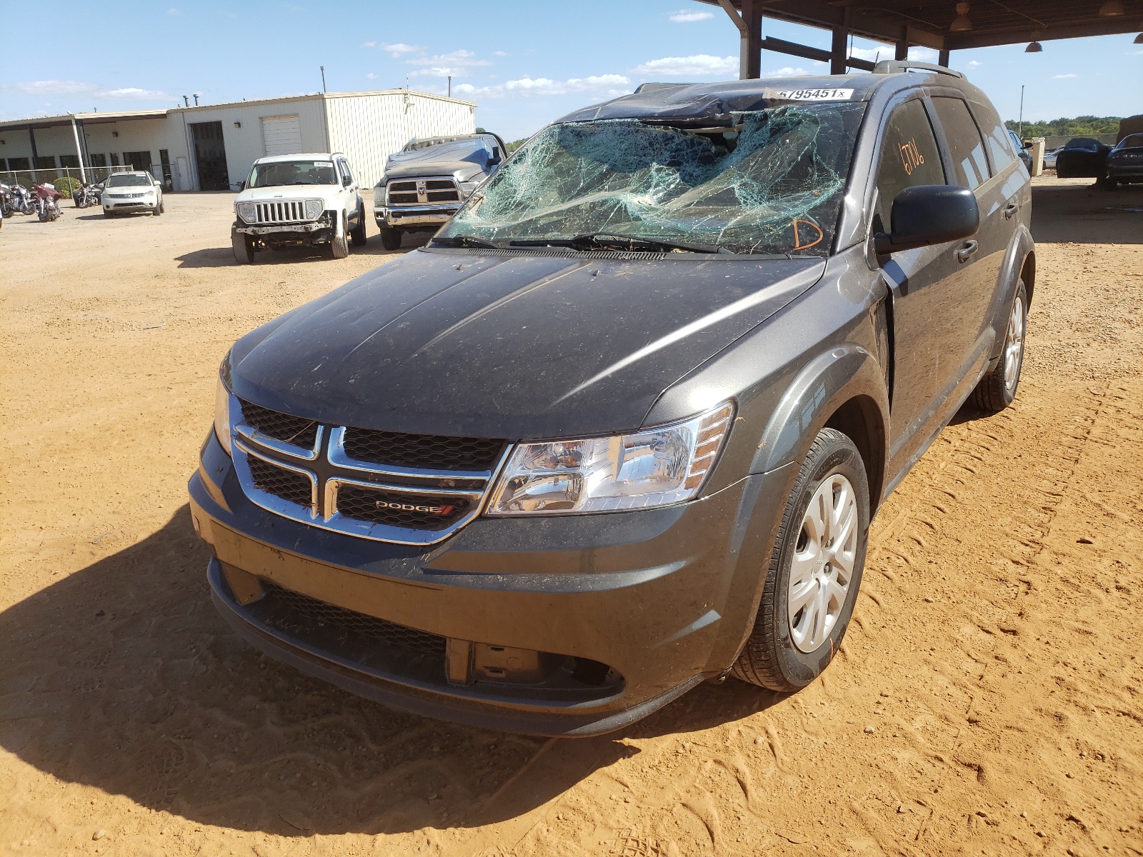 Photo 2 from auction – 2017 DODGE JOURNEY SE with VIN 3C4PDCAB1HT695656