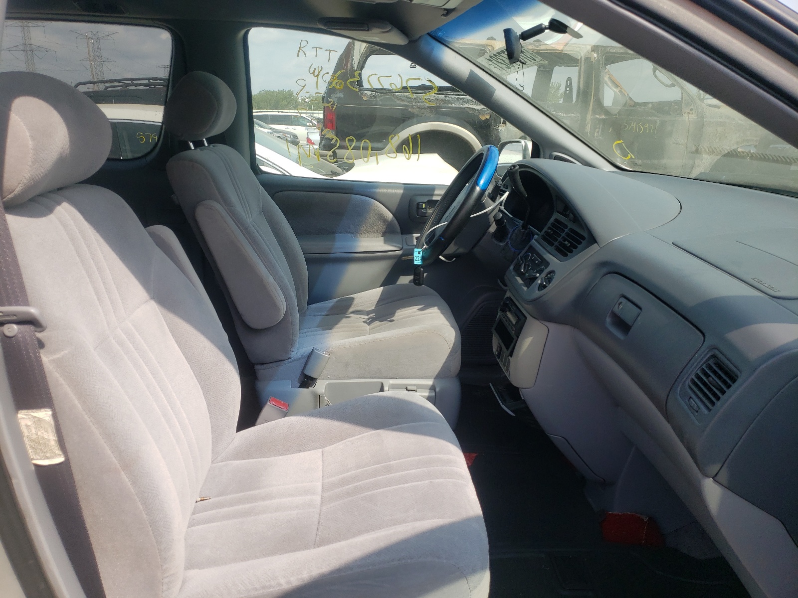 Zdjęcie 5 z aukcji – 2002 TOYOTA SIENNA z VIN 4T3ZF13C22U488013