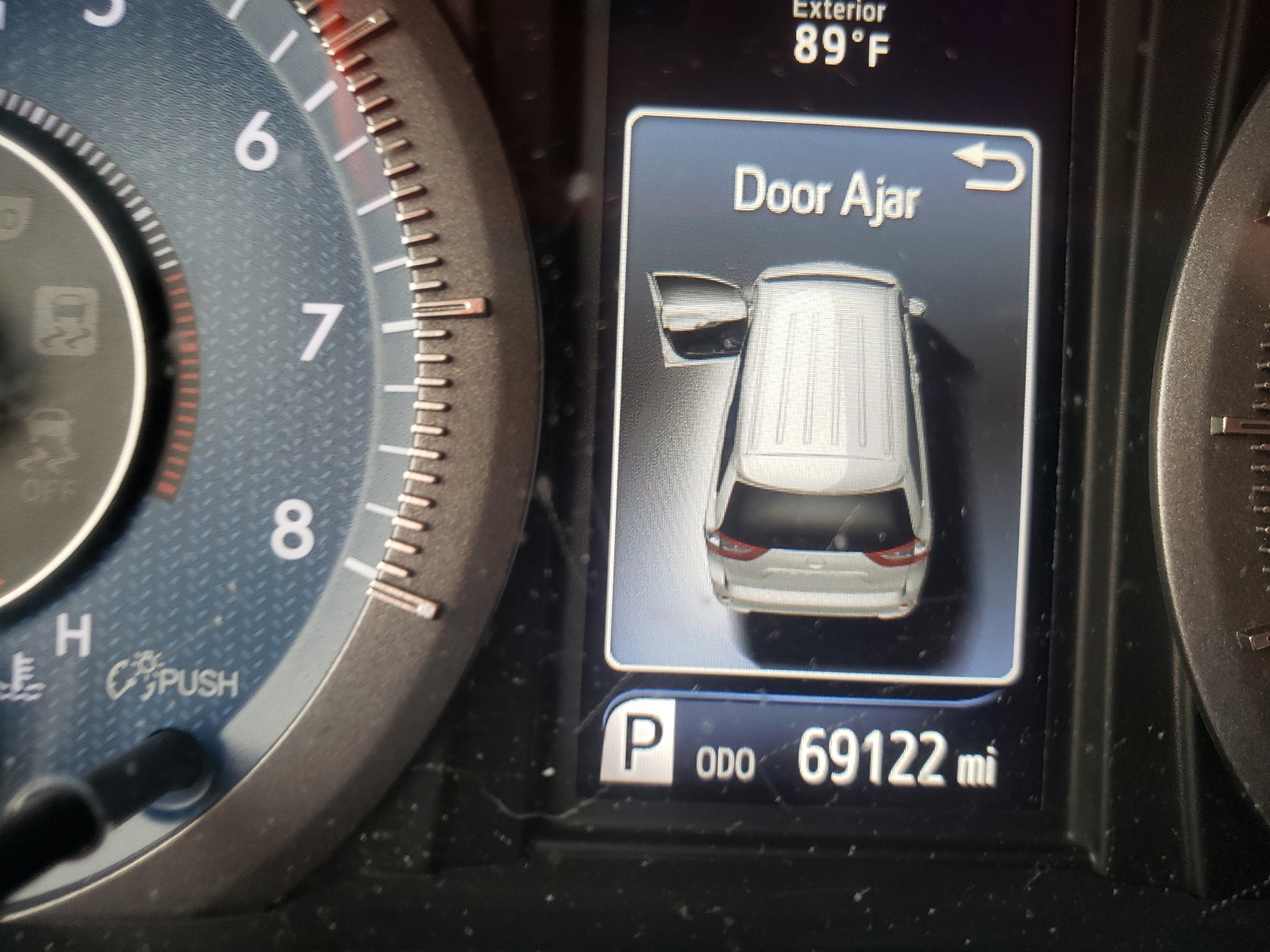 Photo 8 from auction – 2015 TOYOTA SIENNA XLE with VIN 5TDYK3DC2FS534433