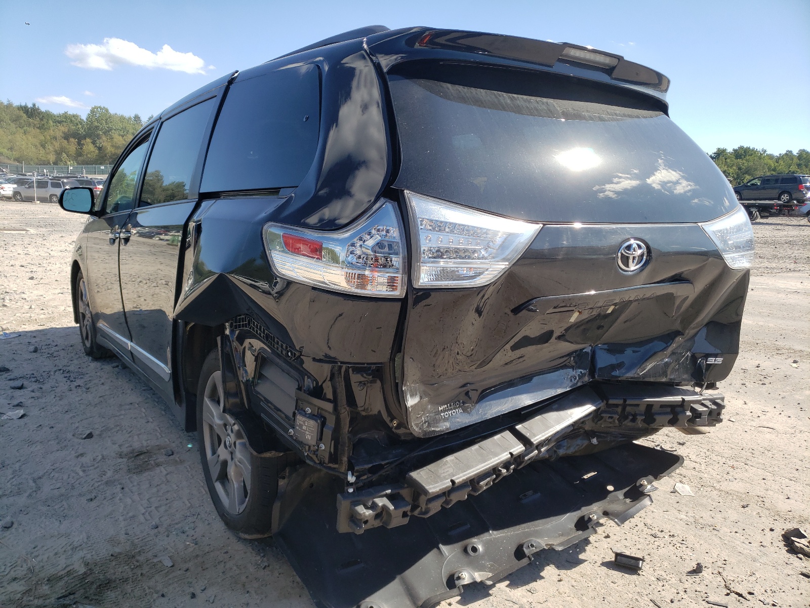 Photo 3 from auction – 2018 TOYOTA SIENNA SE with VIN 5TDXZ3DC7JS953930