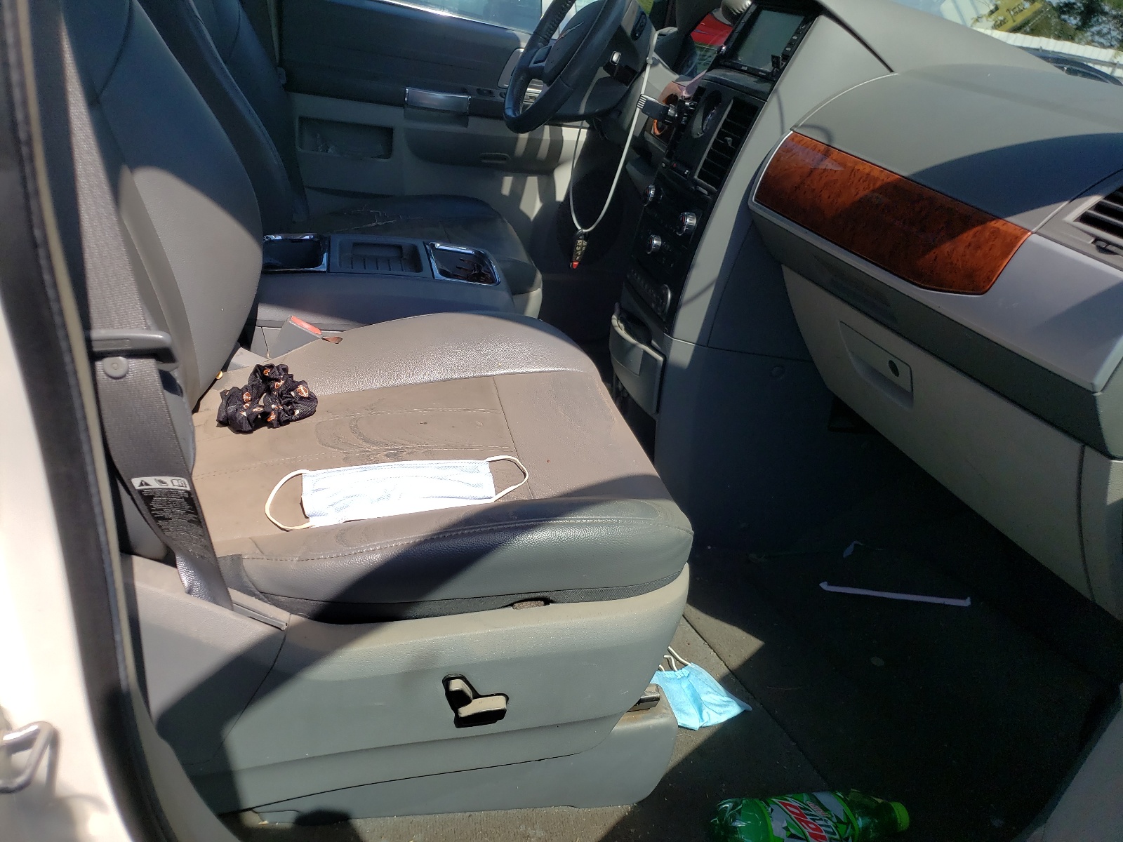 Photo 5 from auction – 2008 CHRYSLER TOWN & COU with VIN 2A8HR54P08R138306