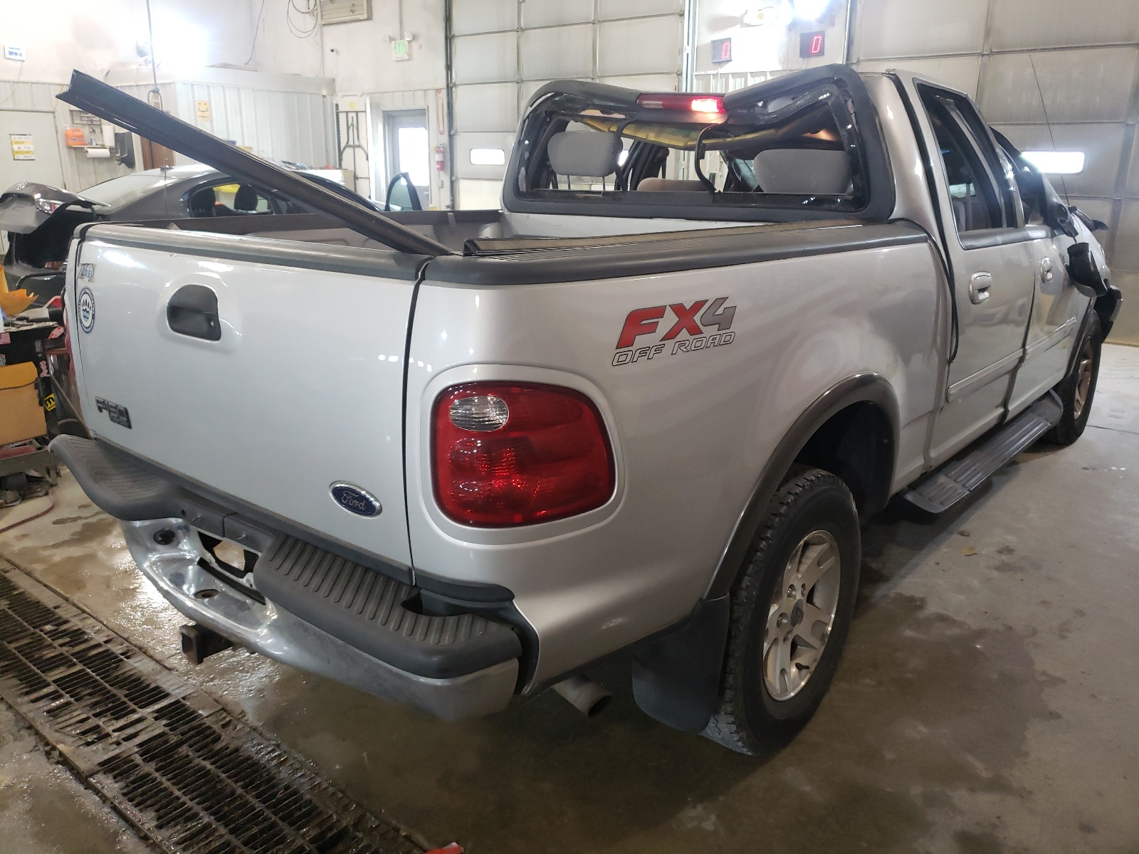 Photo 4 from auction – 2002 FORD F150 SUPER with VIN 1FTRW08L32KE08004