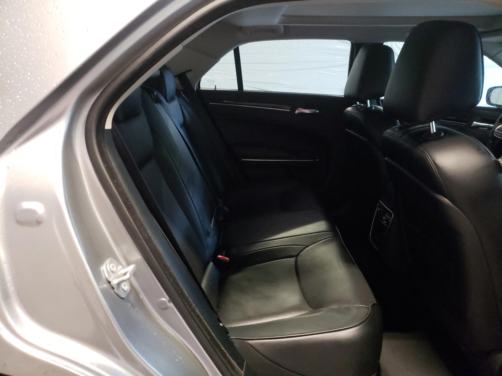 Photo 6 from auction – 2017 CHRYSLER 300C with VIN 2C3CCAKG2HH571294