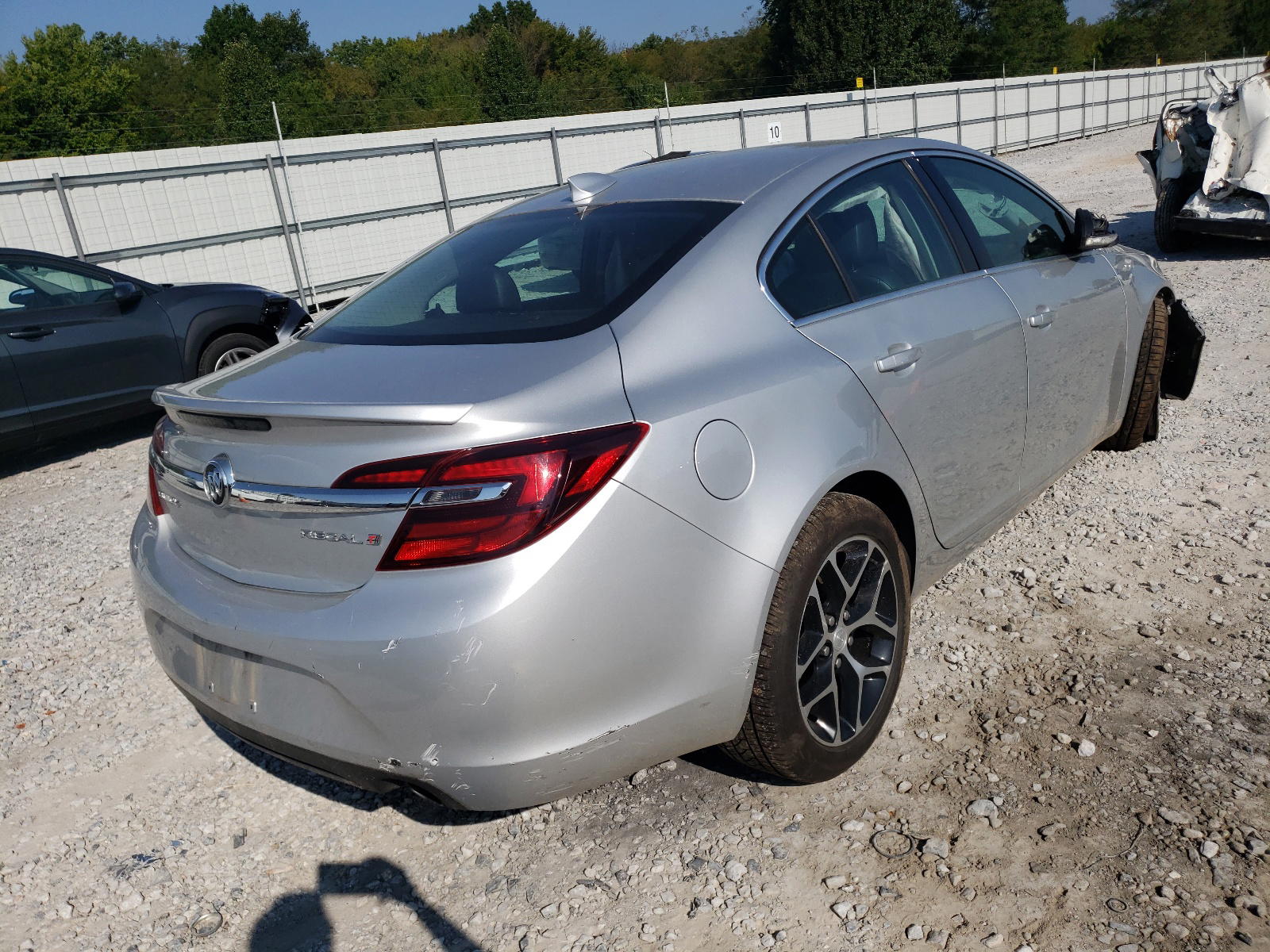 Photo 4 from auction – 2017 BUICK REGAL GS with VIN 2G4GL5EX6H9152080