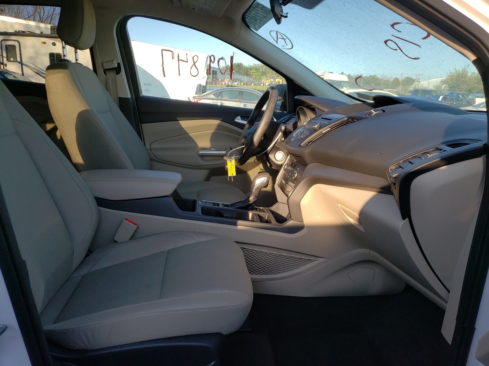Photo 5 from auction – 2018 FORD ESCAPE SE with VIN 1FMCU9GD0JUA32760