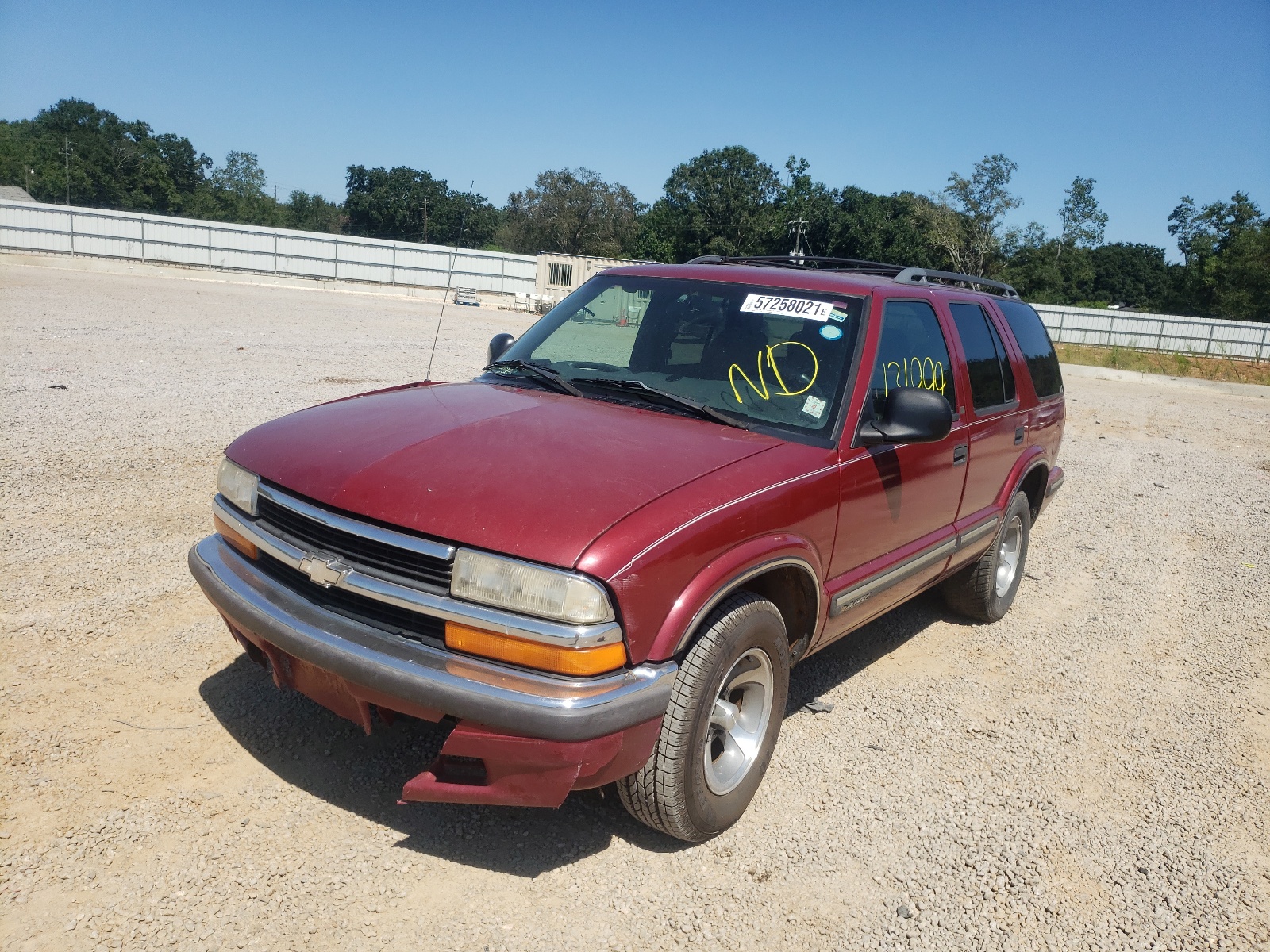 Photo 2 from auction – 1998 CHEVROLET BLAZER with VIN 1GNCS13WXWK131079