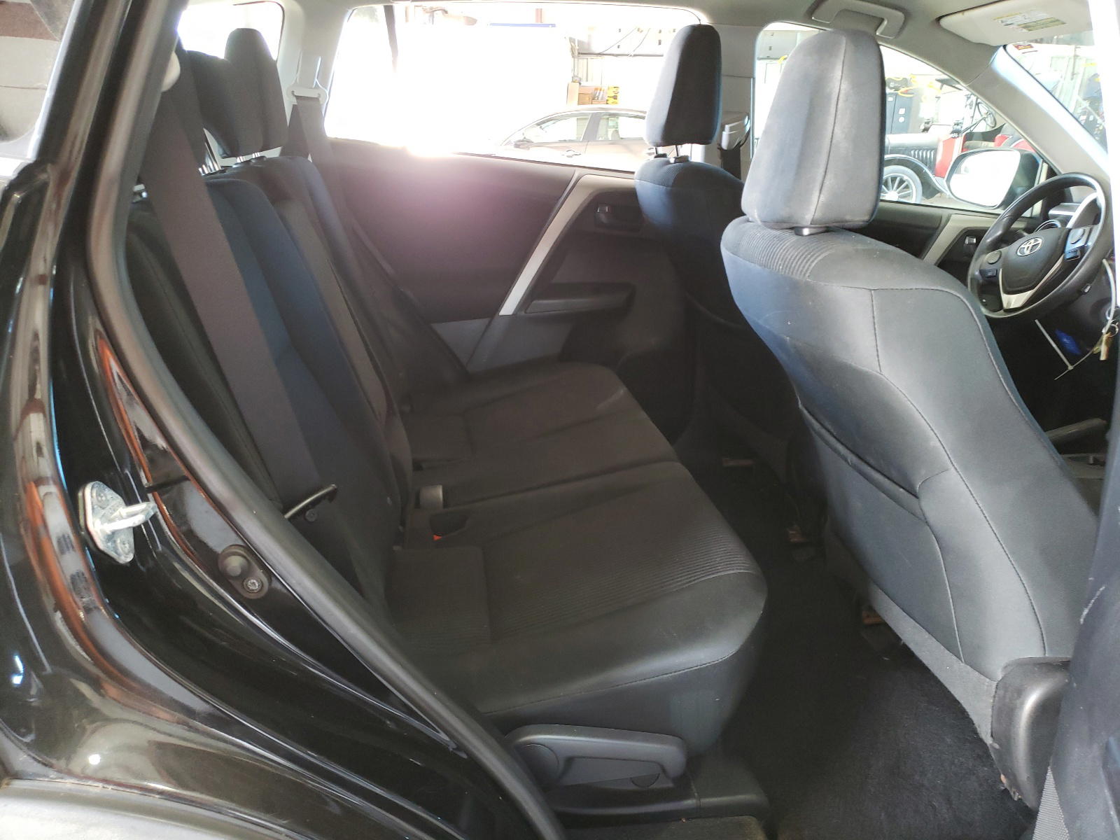 Photo 6 from auction – 2016 TOYOTA RAV4 LE with VIN 2T3BFREV3GW496367