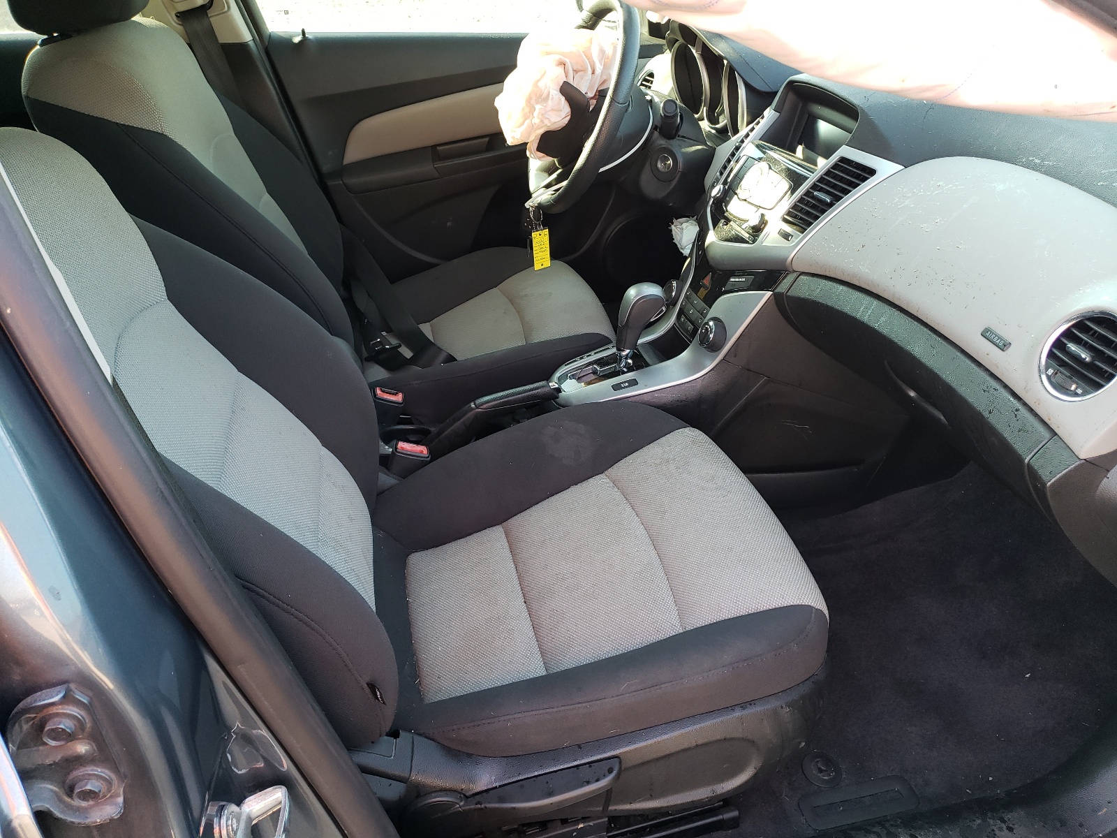 Photo 5 from auction – 2012 CHEVROLET CRUZE LS with VIN 1G1PC5SH4C7269449