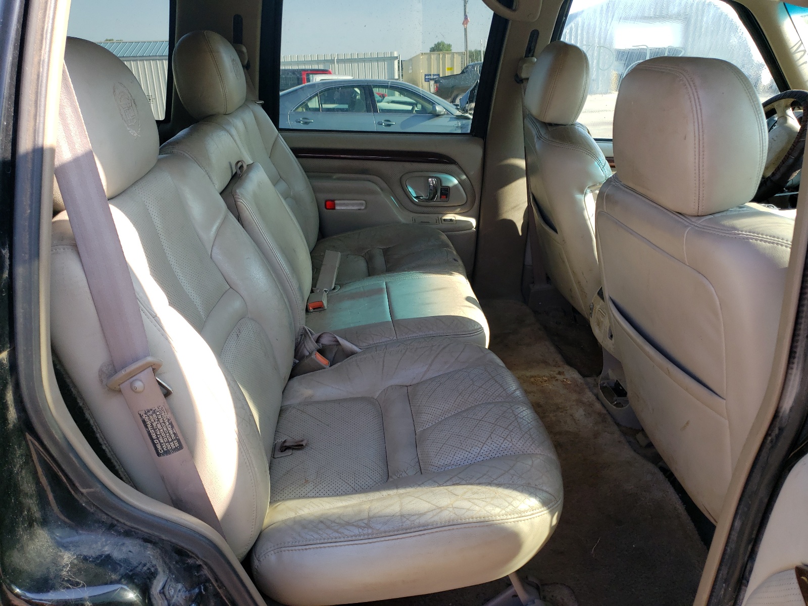 Photo 6 from auction – 2000 CADILLAC ESCALADE L with VIN 1GYEK63RXYR216551