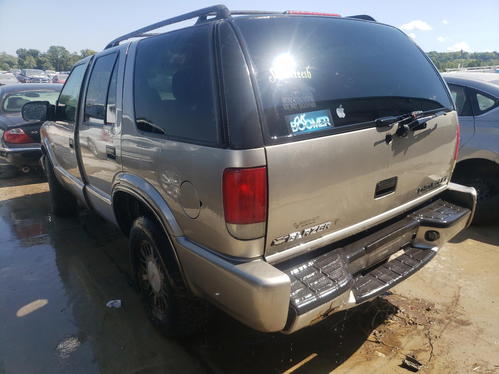 Photo 3 from auction – 2000 CHEVROLET BLAZER with VIN 1GNDT13W4Y2138372